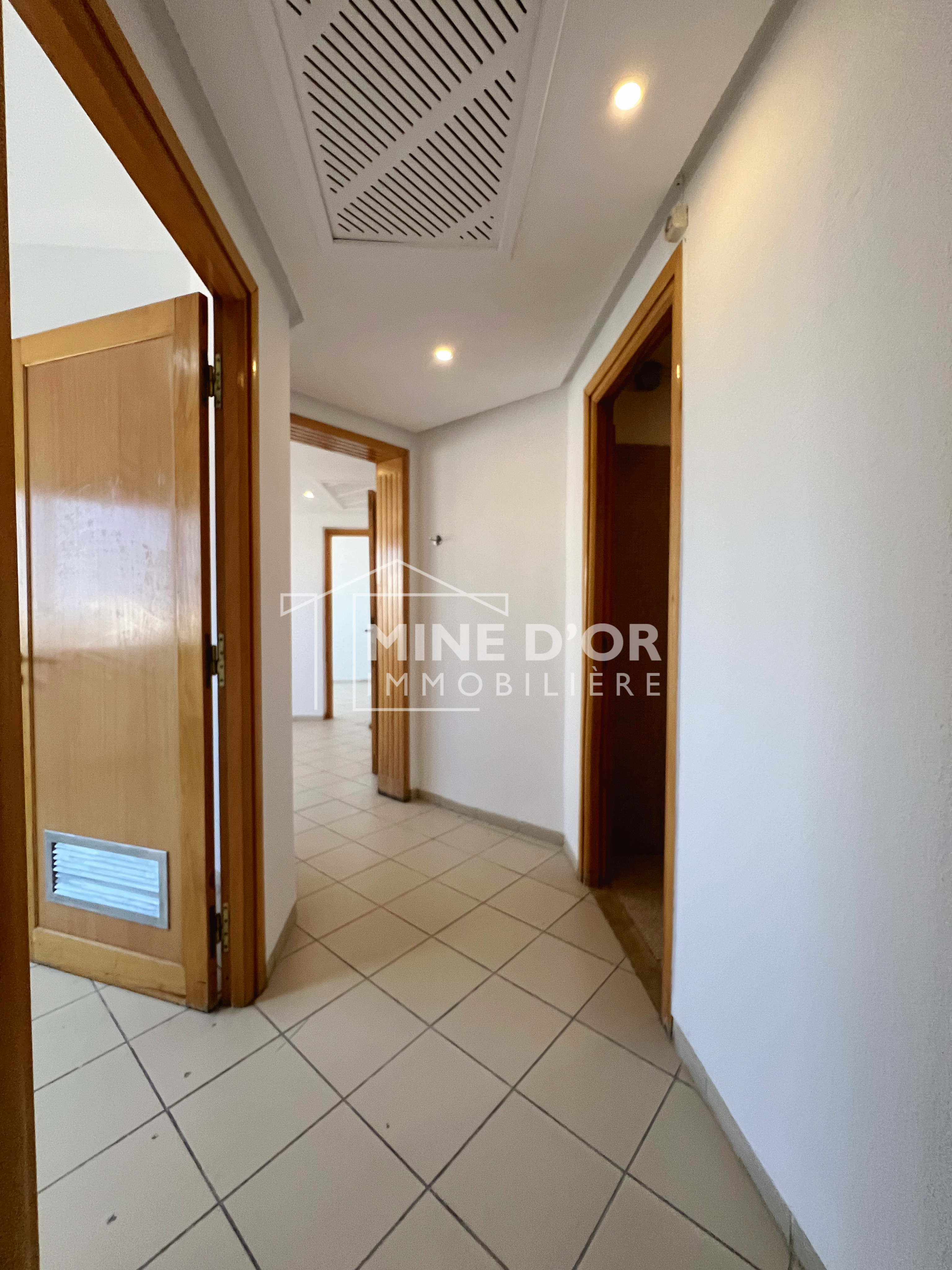 Bab Bhar&nbsp;Montplaisir&nbsp;Bureaux & Commerces&nbsp;Bureau&nbsp;Al bureau en 4 espaces a montplaisir