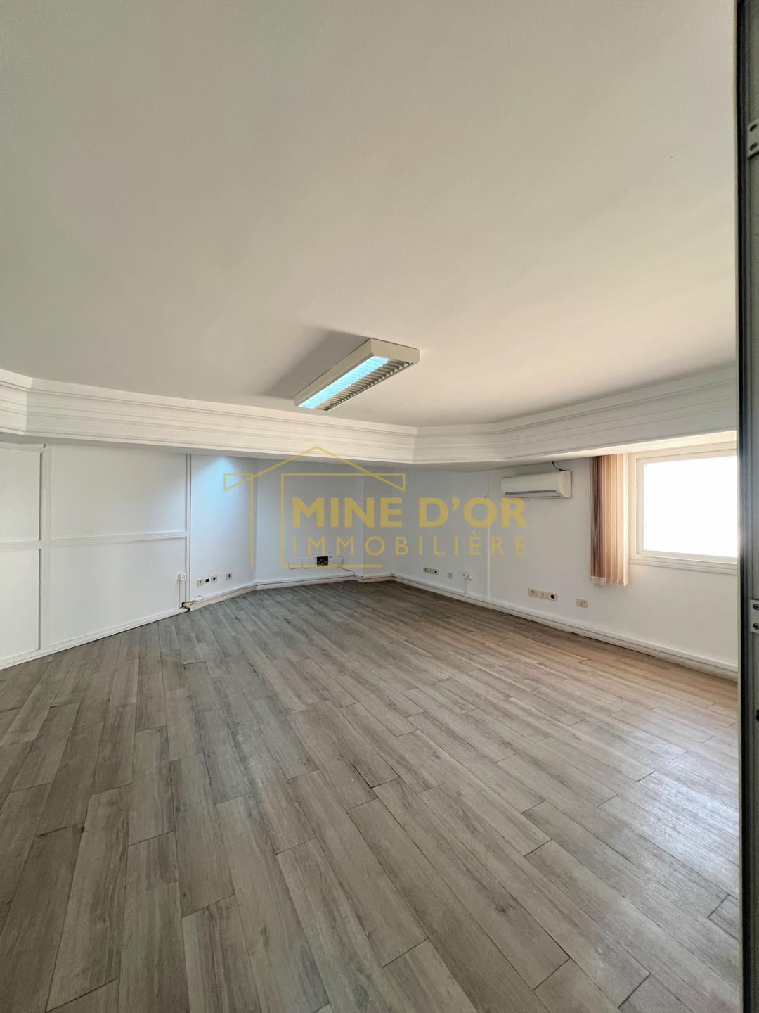 La Marsa&nbsp;Berge Du Lac&nbsp;Bureaux & Commerces&nbsp;Bureau&nbsp;Al bureaux ind�pandant au rdc au lac 1