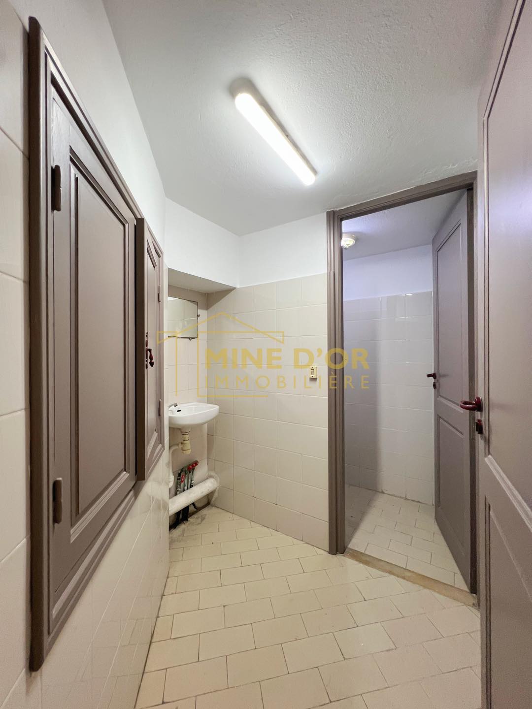 La Marsa&nbsp;Berge Du Lac&nbsp;Bureaux & Commerces&nbsp;Bureau&nbsp;Al bureaux ind�pandant au rdc au lac 1