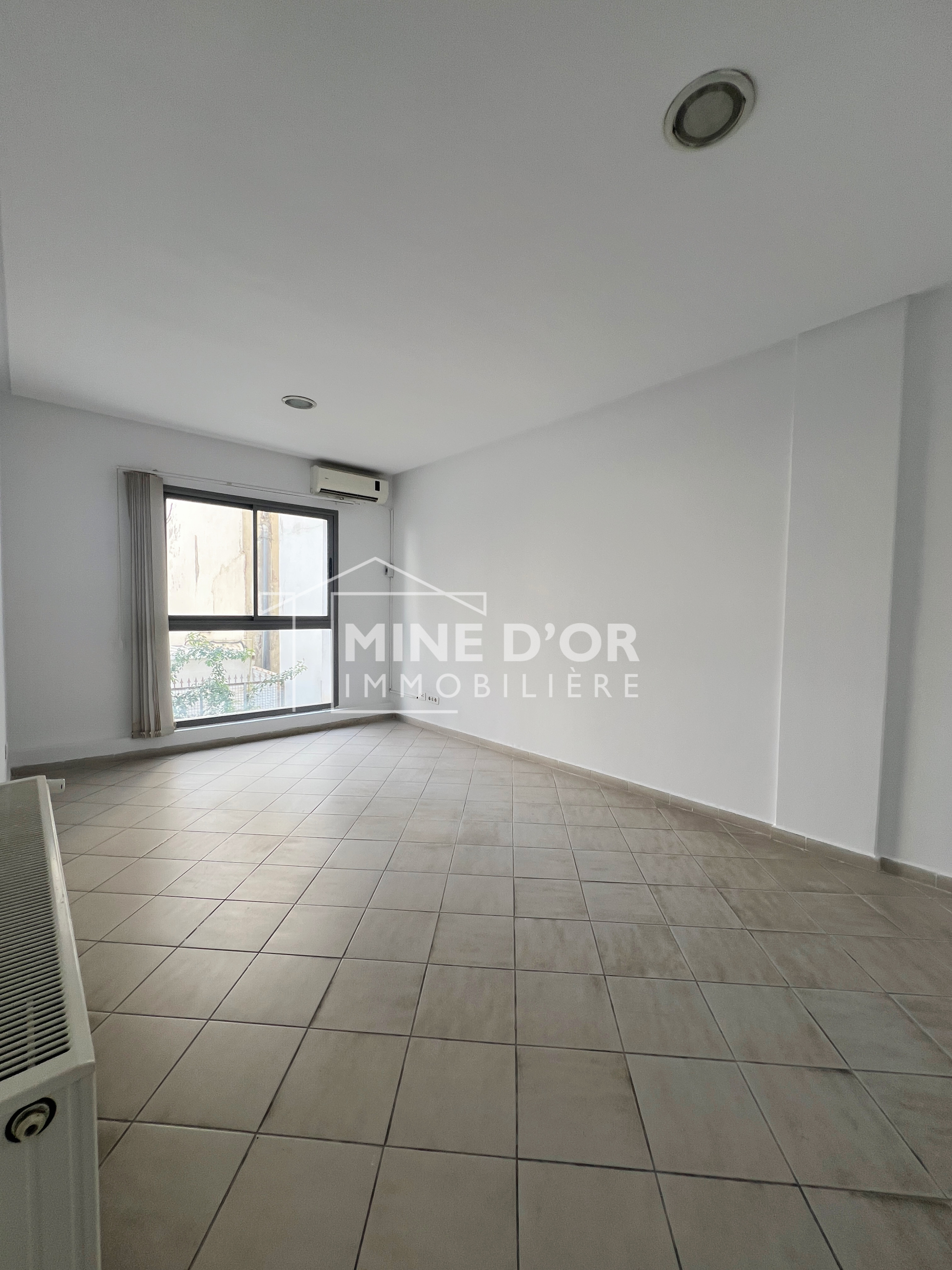 Bab Bhar&nbsp;Montplaisir&nbsp;Bureaux & Commerces&nbsp;Bureau&nbsp;Al immeuble � kheiredine pacha montplaisir