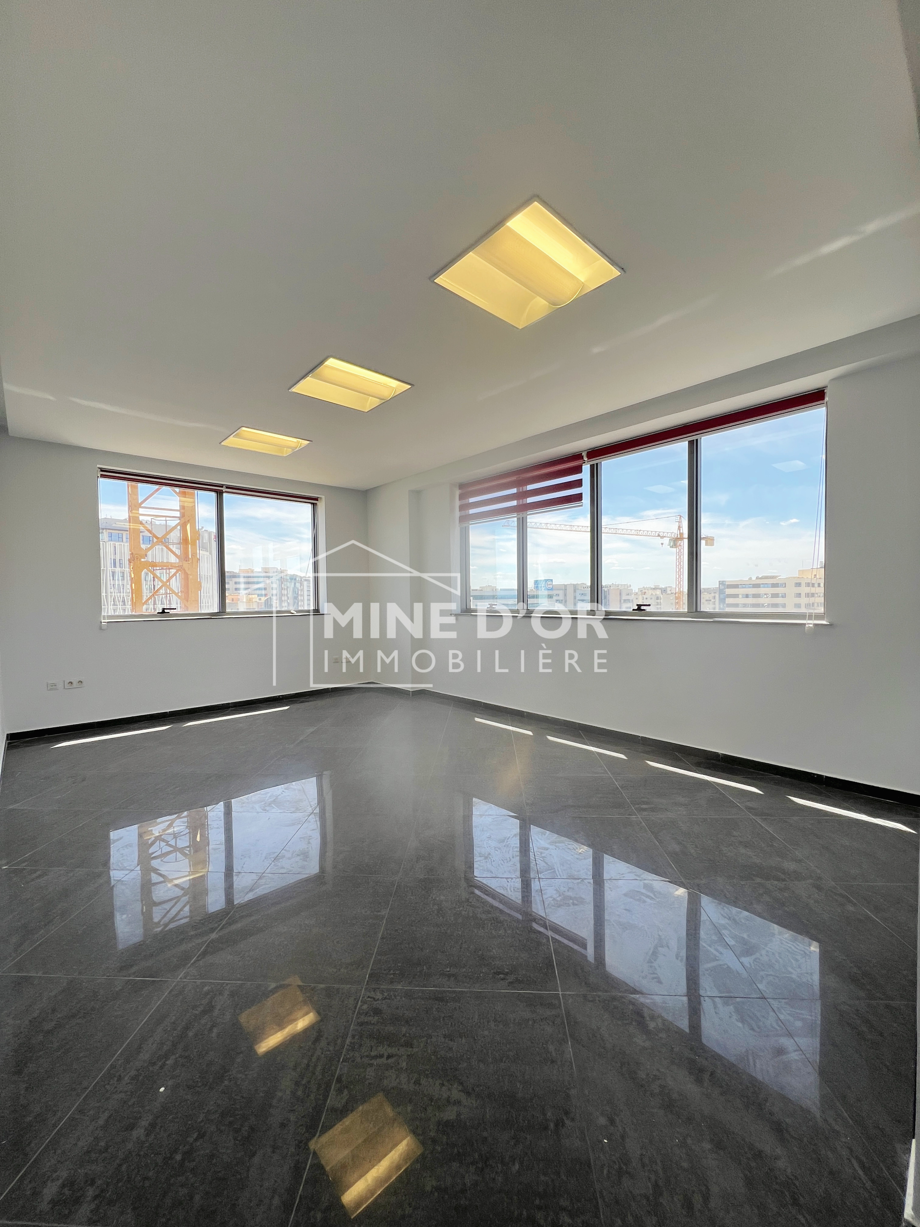 Cite El Khadra&nbsp;Zone urbaine nord&nbsp;Bureaux & Commerces&nbsp;Bureau&nbsp;Al bureau en 6espaces hts au centre urbain