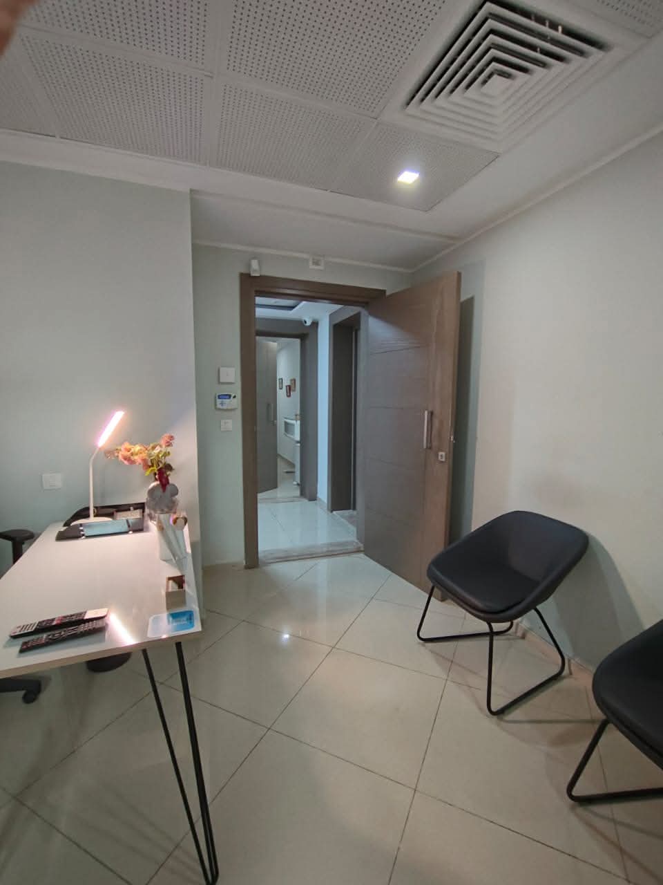 Cite El Khadra&nbsp;Zone urbaine nord&nbsp;Bureaux & Commerces&nbsp;Bureau&nbsp;Cabinet m�dical au centre urbain nord