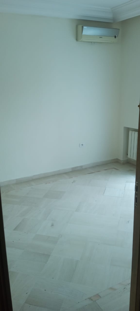 Ariana Ville&nbsp;Cite Ennasr 2&nbsp;Location&nbsp;Appart. 3 pi�ces&nbsp;S2 tt confort 1200 dt par mois