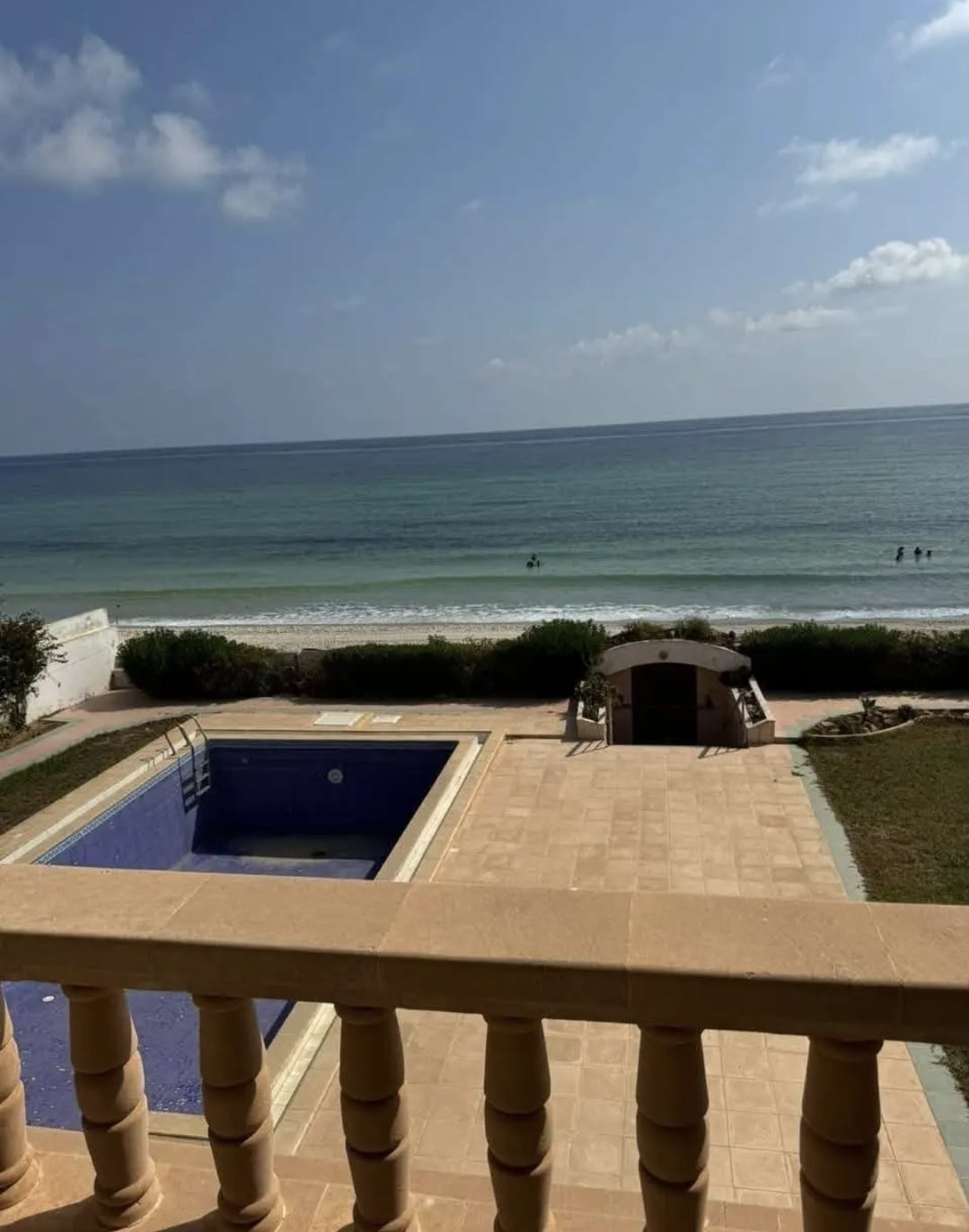 Hammam Sousse El Kantaoui Vente Maisons Magnifique villa pied dans l'eau a chatt mariem