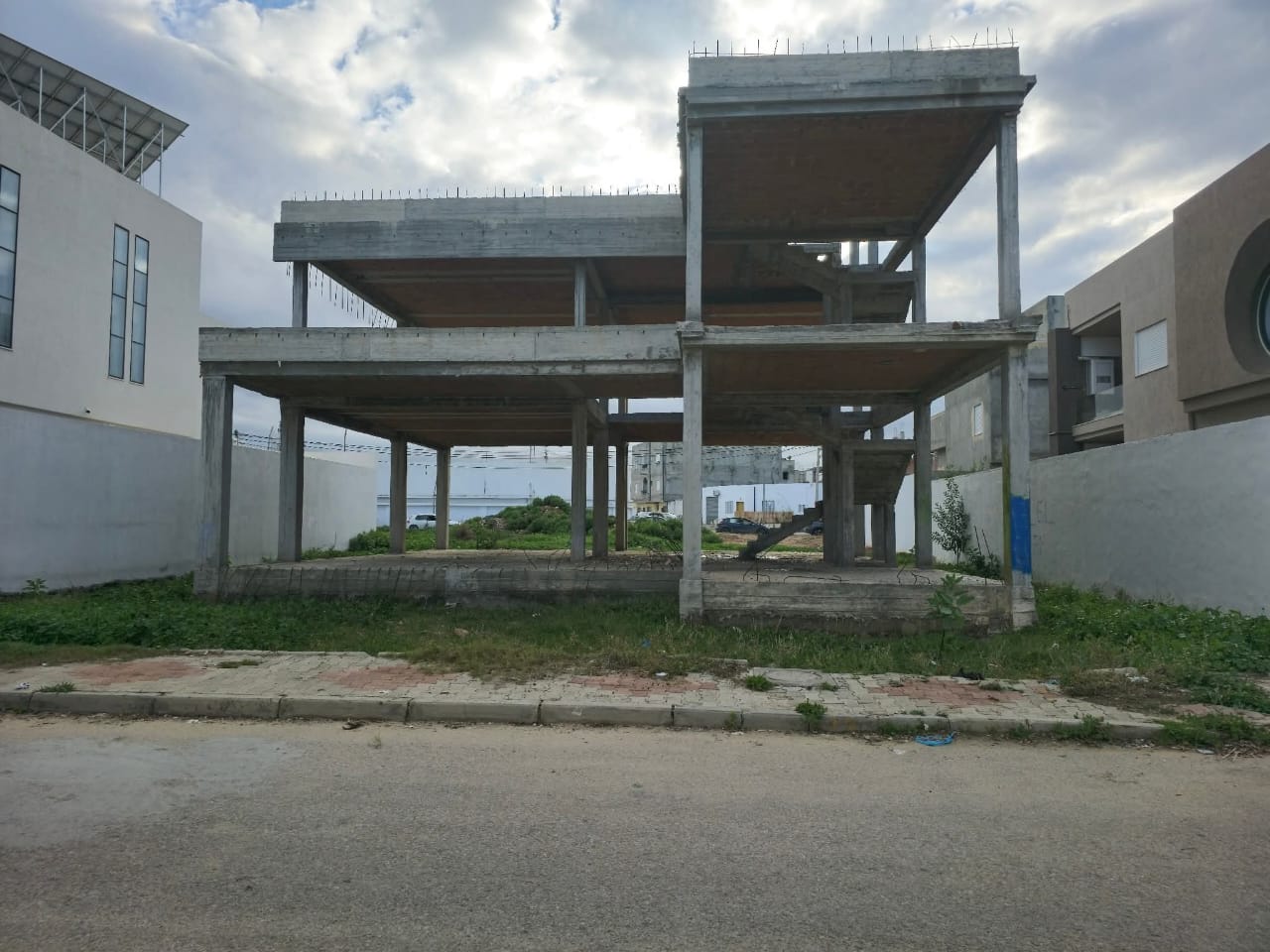 Sousse Jaouhara Khezama Ouest Vente Appart. 1 pice Villa inachev  moderne