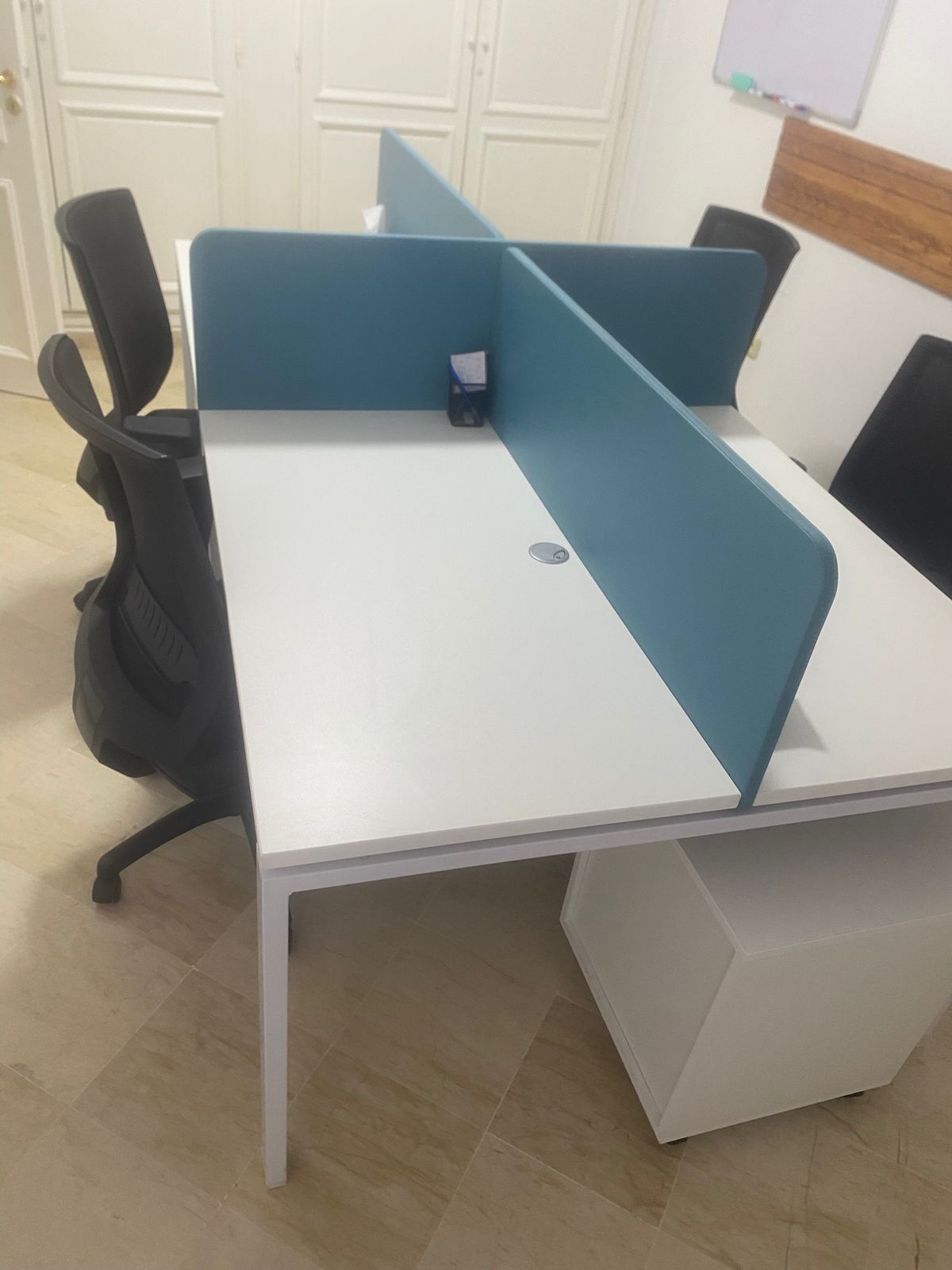 Ariana Ville Cite Ennasr 1 Meubles de bureau Bureaux - Tables Mobilier de bureau complet  6 postes
