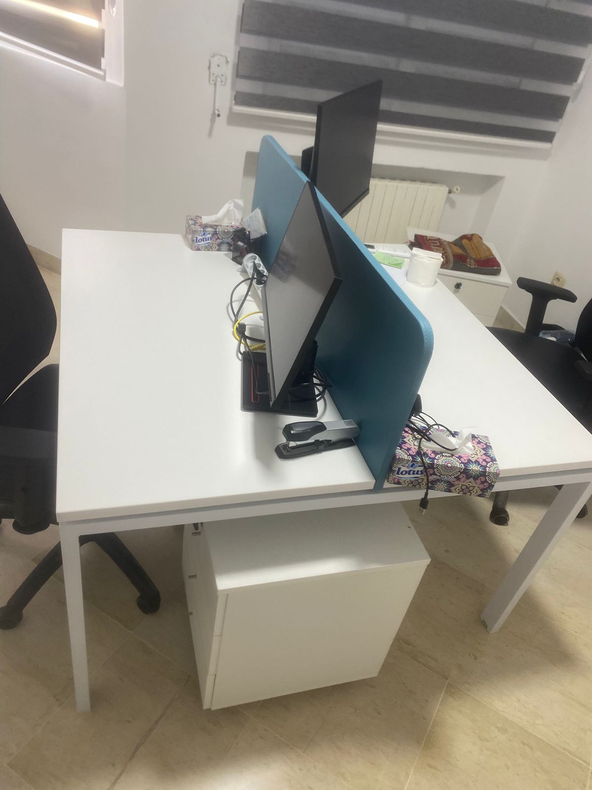 Ariana Ville Cite Ennasr 1 Meubles de bureau Bureaux - Tables Mobilier de bureau complet  6 postes