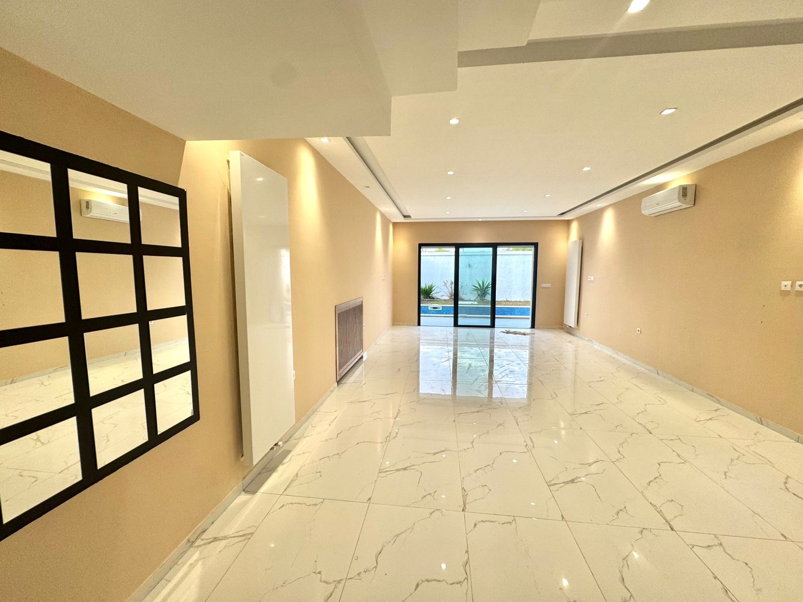 La Soukra&nbsp;Chotrana 3&nbsp;Location&nbsp;Appart. 4 pi�ces&nbsp;Une villa s4 avec jardin et piscine