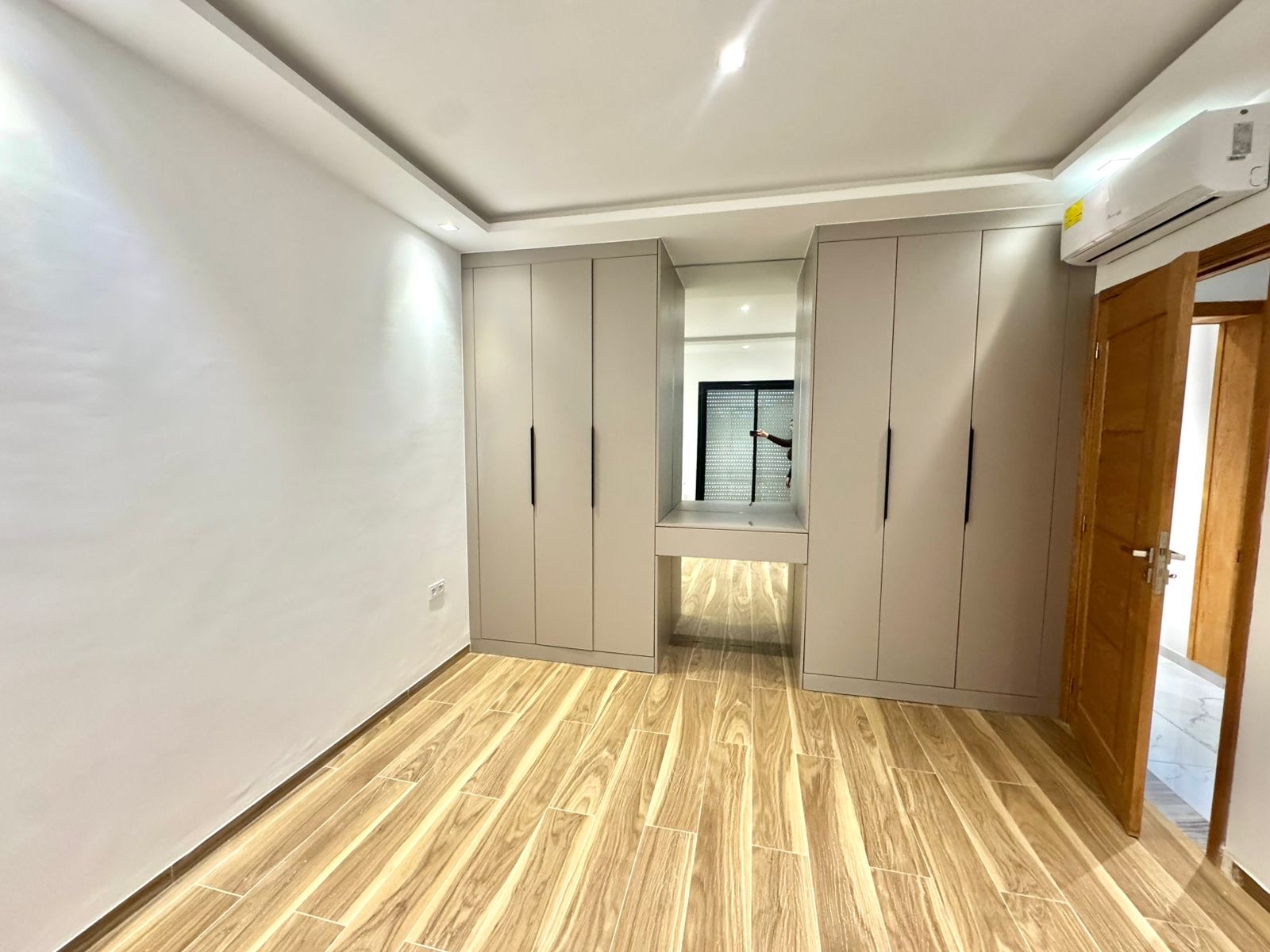 La Soukra&nbsp;Chotrana 3&nbsp;Location&nbsp;Appart. 4 pi�ces&nbsp;Une villa s4 avec jardin et piscine