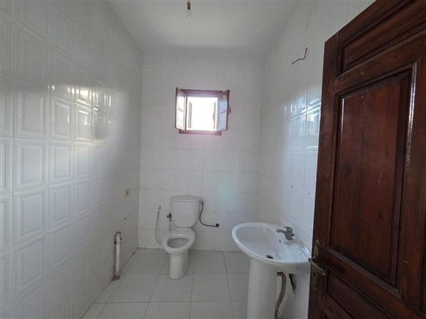 Hammam Lif&nbsp;Cite Ennouzha&nbsp;Location&nbsp;Appart. 4 pi�ces&nbsp;Appartement s plus 3 de 150 m2 au 1er �tage