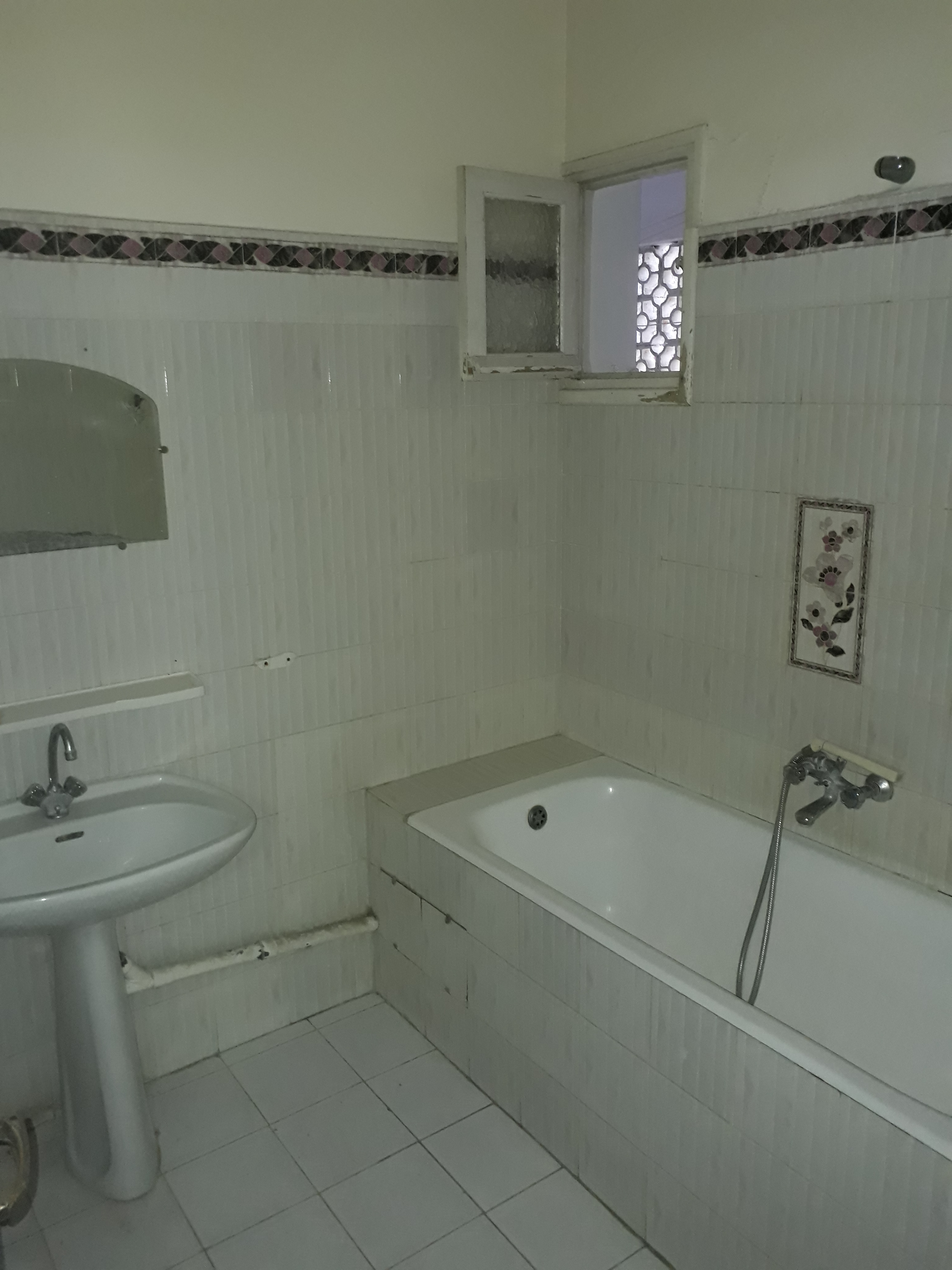 El Menzah&nbsp;El Menzah 9&nbsp;Location&nbsp;Appart. 4 pi�ces&nbsp;S plus 3 a el manzah 9b wb938