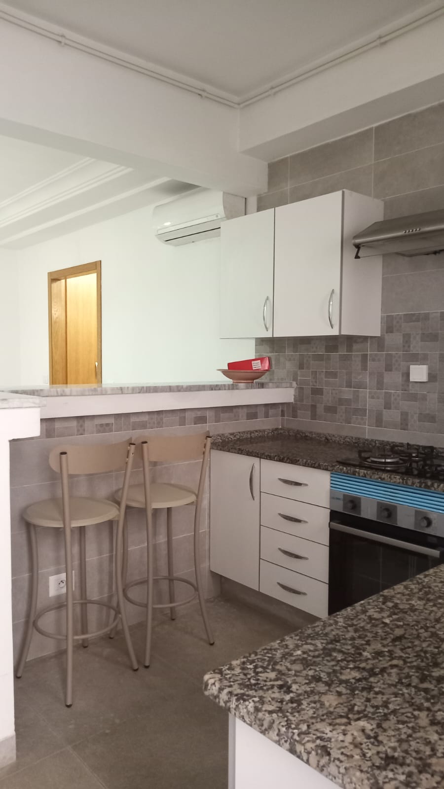 Ain Zaghouan&nbsp;Ain Zaghouan&nbsp;Location&nbsp;Appart. 2 pi�ces&nbsp;S plus un meubl� � l'aouina