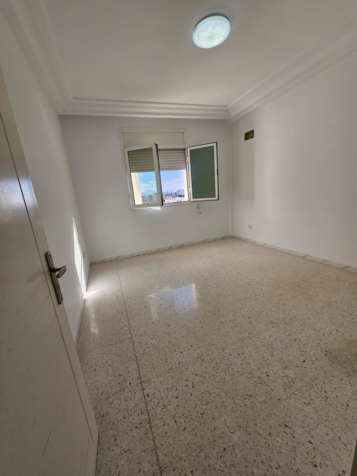 La Marsa&nbsp;El Aouina&nbsp;Location&nbsp;Appart. 3 pi�ces&nbsp;S plus deux bien expos� � l'aouina