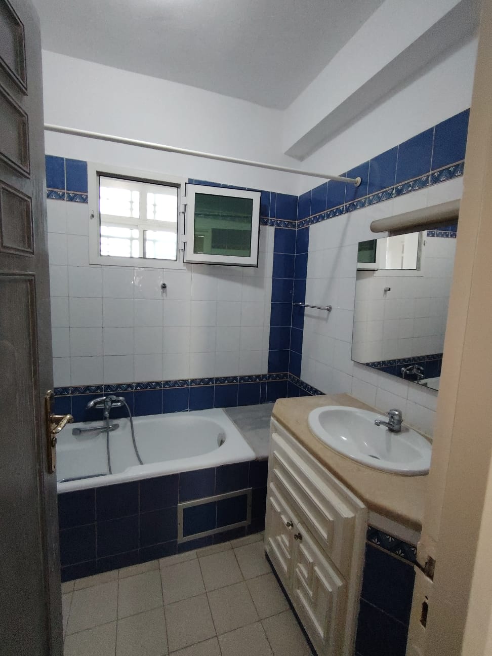 Ariana Ville&nbsp;Cite Ennasr 2&nbsp;Location&nbsp;Appart. 4 pi�ces&nbsp;S plus 3 strat�gique � ennasr 2