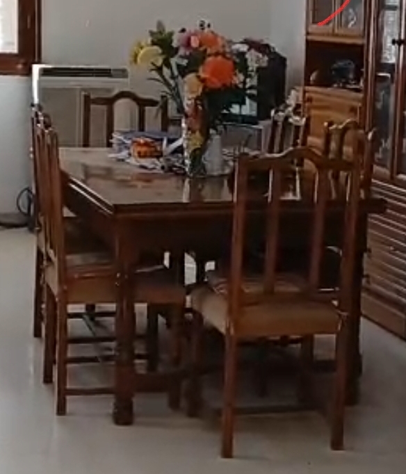 Rades&nbsp;Rades Meliane&nbsp;Salon - Salle � manger &nbsp;Tables&nbsp;Table a manger avec chaises presque neuf