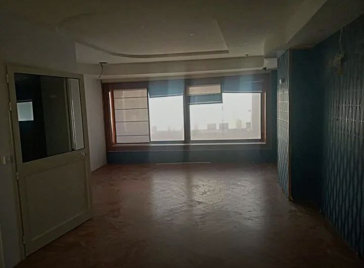 Ariana Ville&nbsp;Ariana&nbsp;Bureaux & Commerces&nbsp;Surfaces&nbsp;Cit� ennasr usage commercial o� bureautique