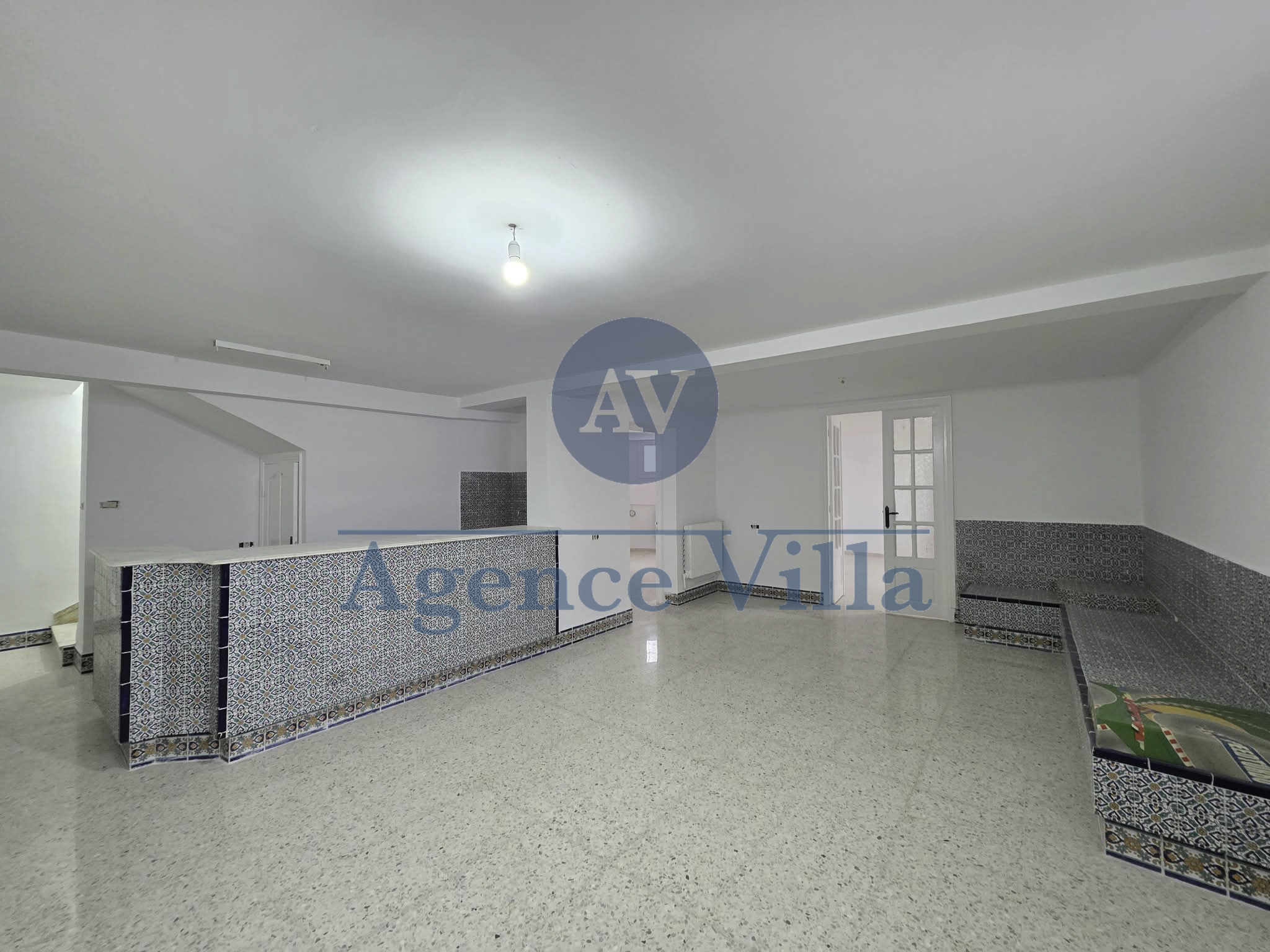 La Marsa&nbsp;Marsa Erriadh&nbsp;Bureaux & Commerces&nbsp;Bureau&nbsp;Une duplex s6 usage bureautique