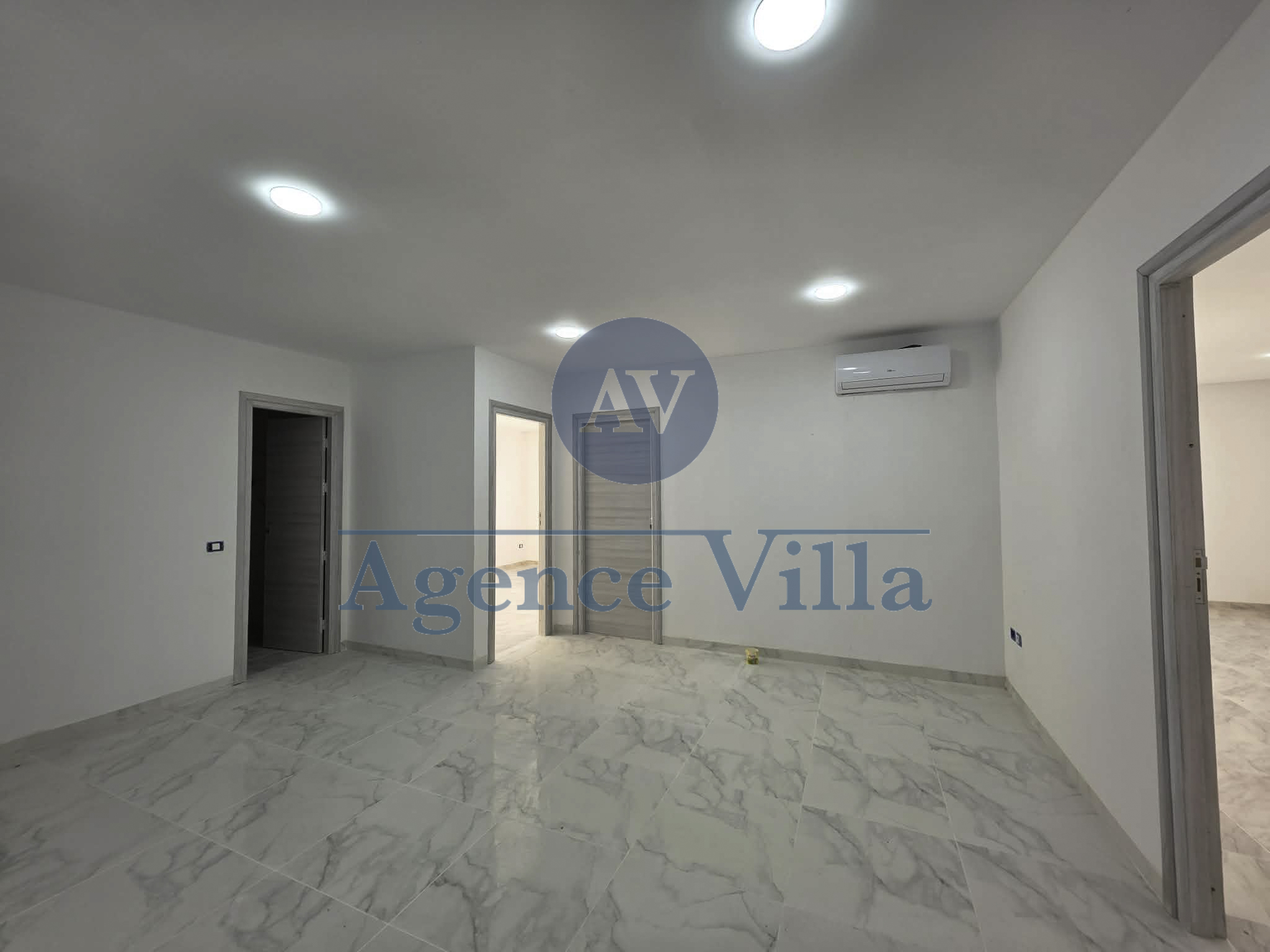 El Kram&nbsp;Le Kram&nbsp;Bureaux & Commerces&nbsp;Bureau&nbsp;Un bureau h5 au lac3