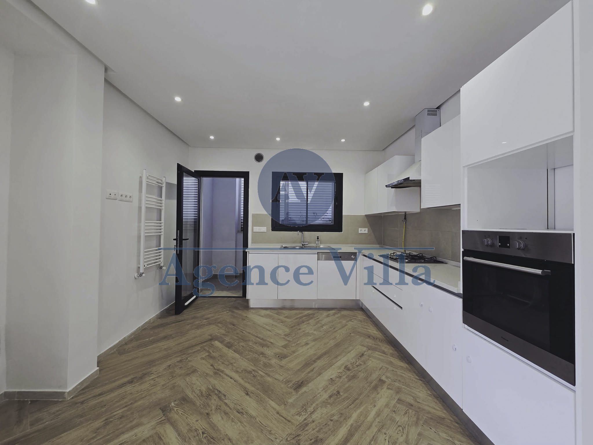 La Soukra&nbsp;Chotrana 3&nbsp;Location&nbsp;Duplex&nbsp;Un duplex s4 � la soukra chotrana