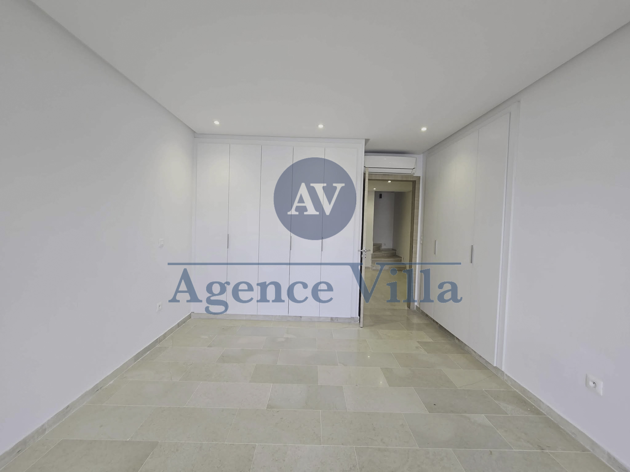 La Soukra&nbsp;Chotrana 3&nbsp;Location&nbsp;Duplex&nbsp;Un duplex s4 � la soukra chotrana