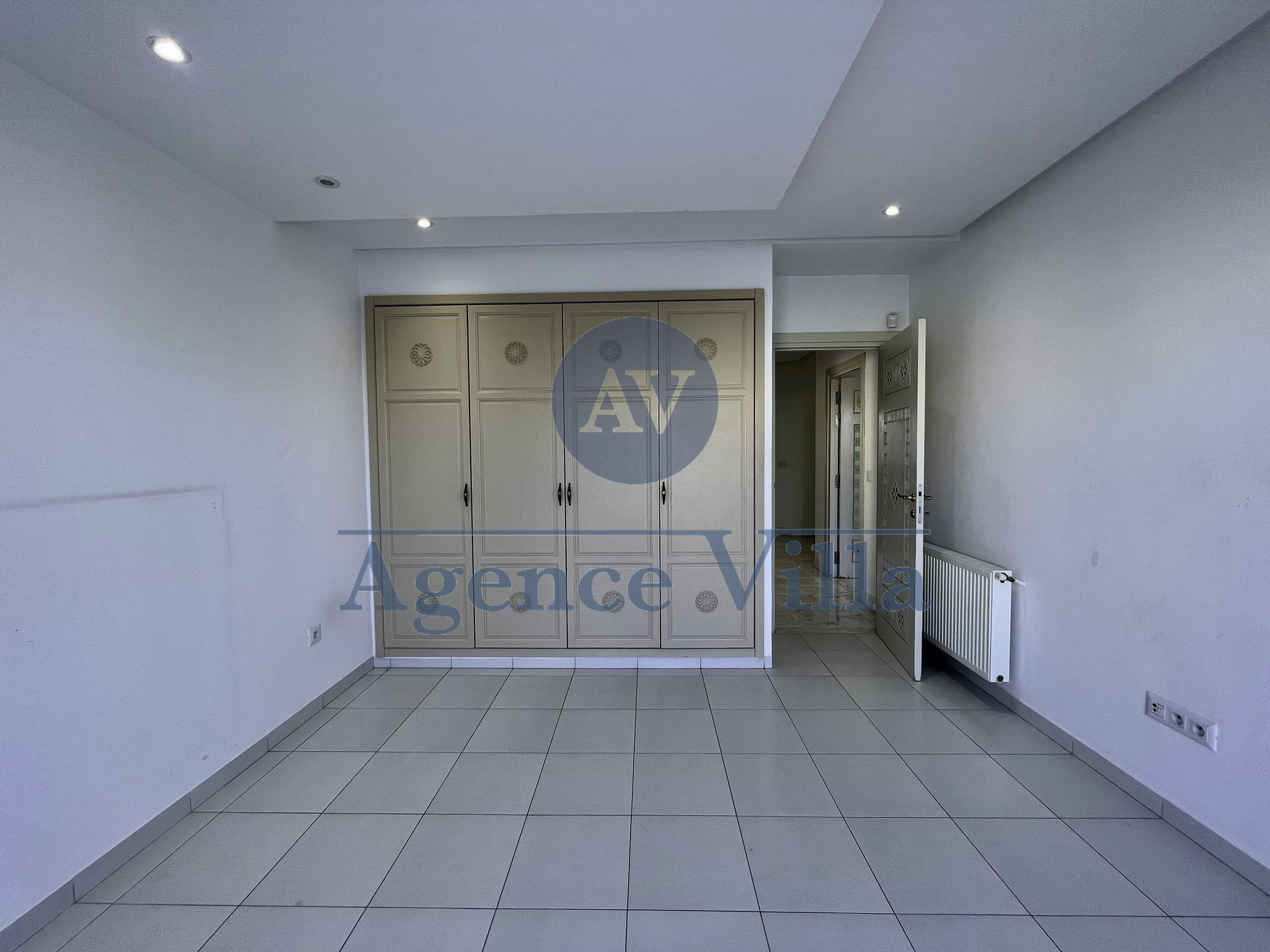 La Marsa&nbsp;Berge Du Lac&nbsp;Location&nbsp;Maisons&nbsp;Villa s4 au lac2 avec piscine et jardin