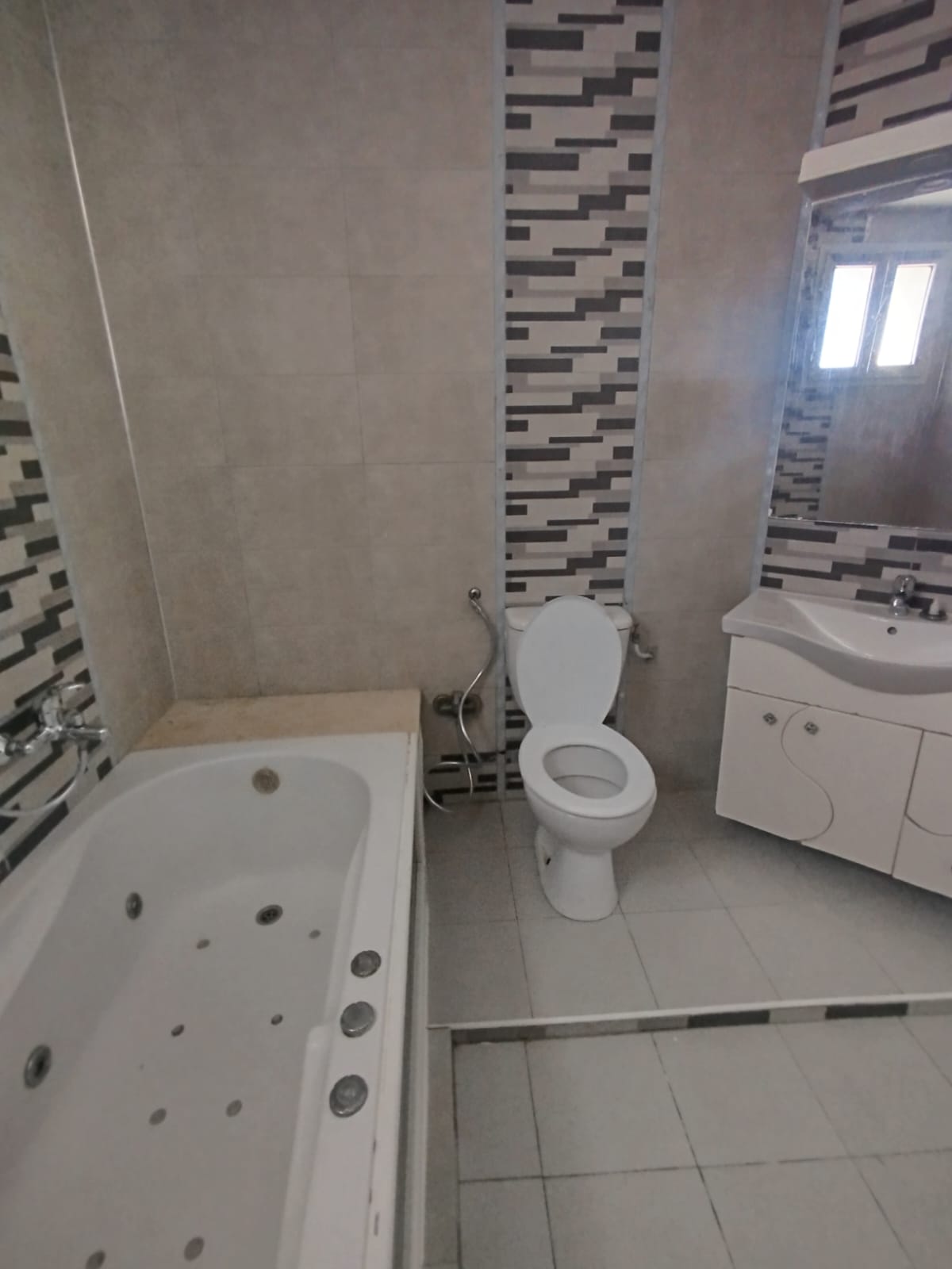 Hammam Chatt&nbsp;Borj Cedria&nbsp;Location&nbsp;Appart. 3 pi�ces&nbsp;�tage de villa