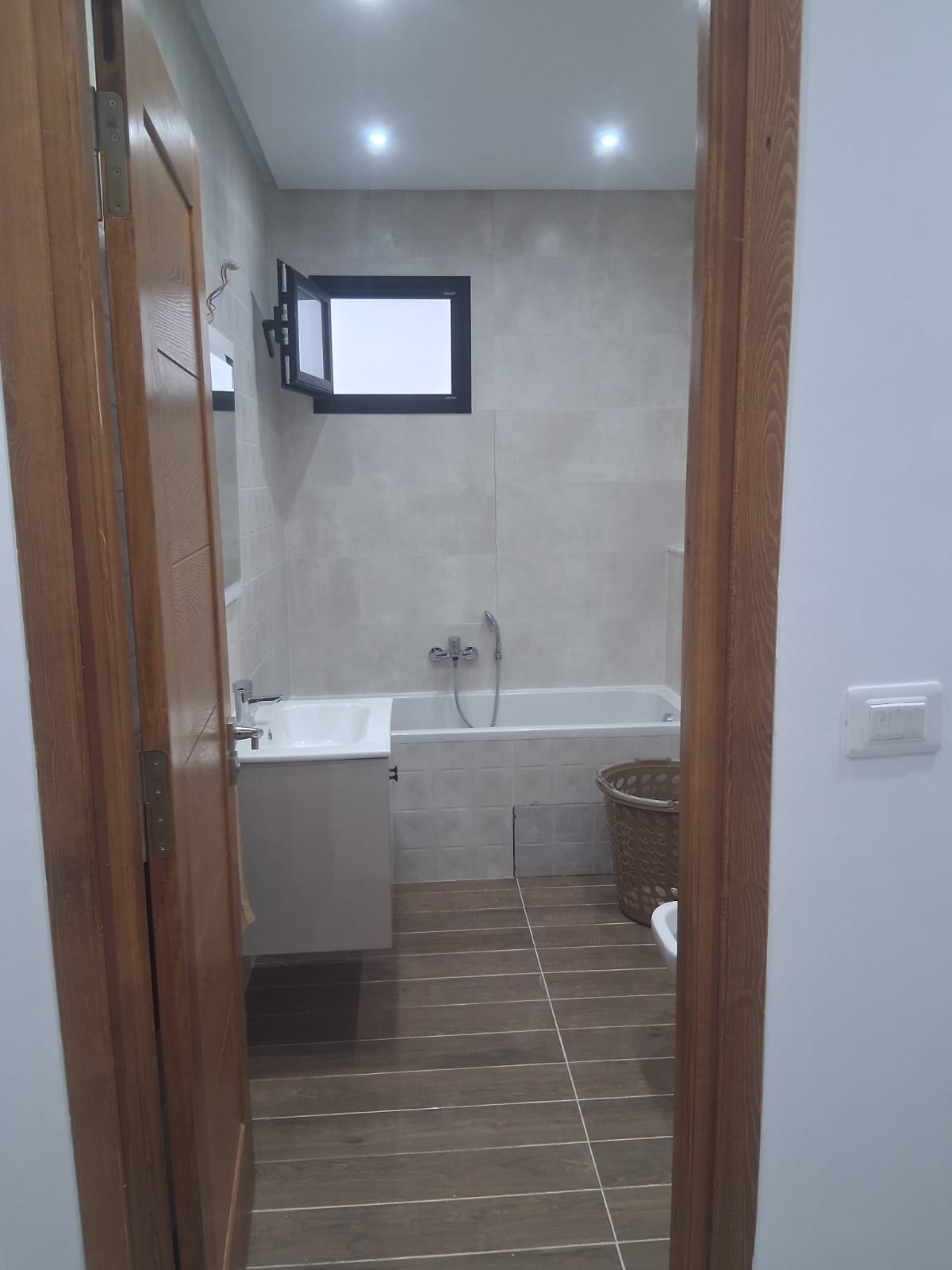 La Soukra&nbsp;La Soukra&nbsp;Location&nbsp;Appart. 3 pi�ces&nbsp;Appartement s2 meubl� 150 m2 � la soukra