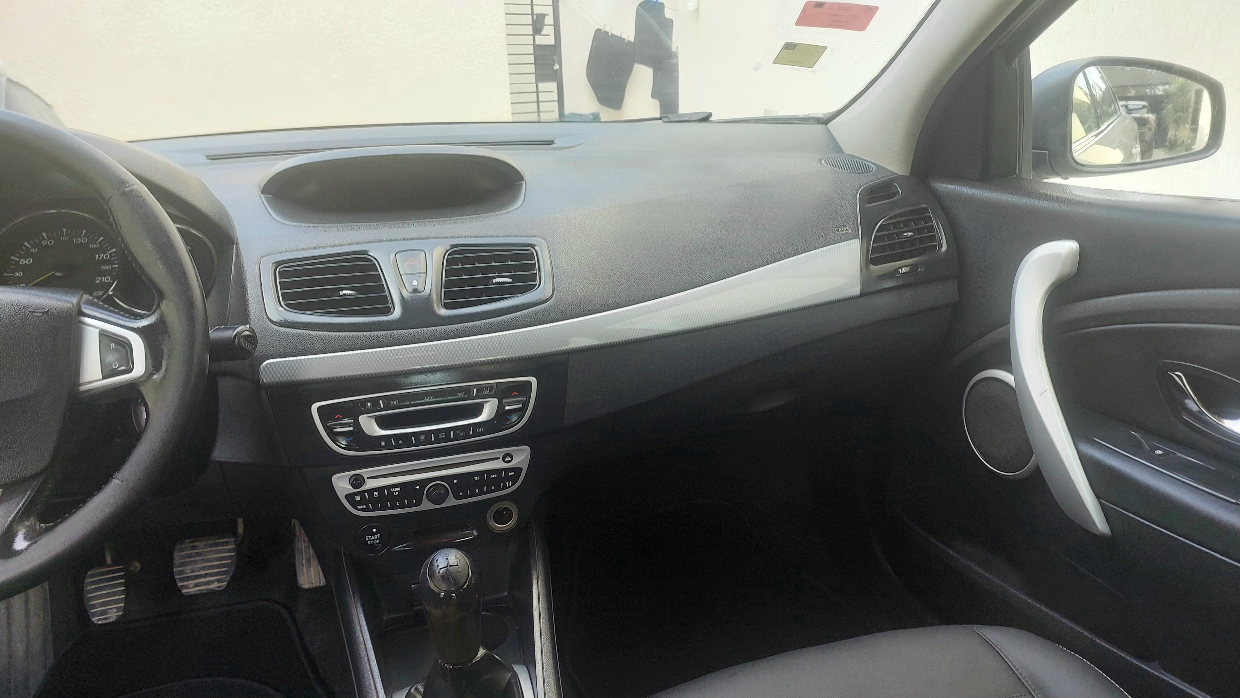 Ariana Ville&nbsp;Riadh Landlous&nbsp;Renault&nbsp;FLUENCE�&nbsp;Voiture tr�s bon �tat