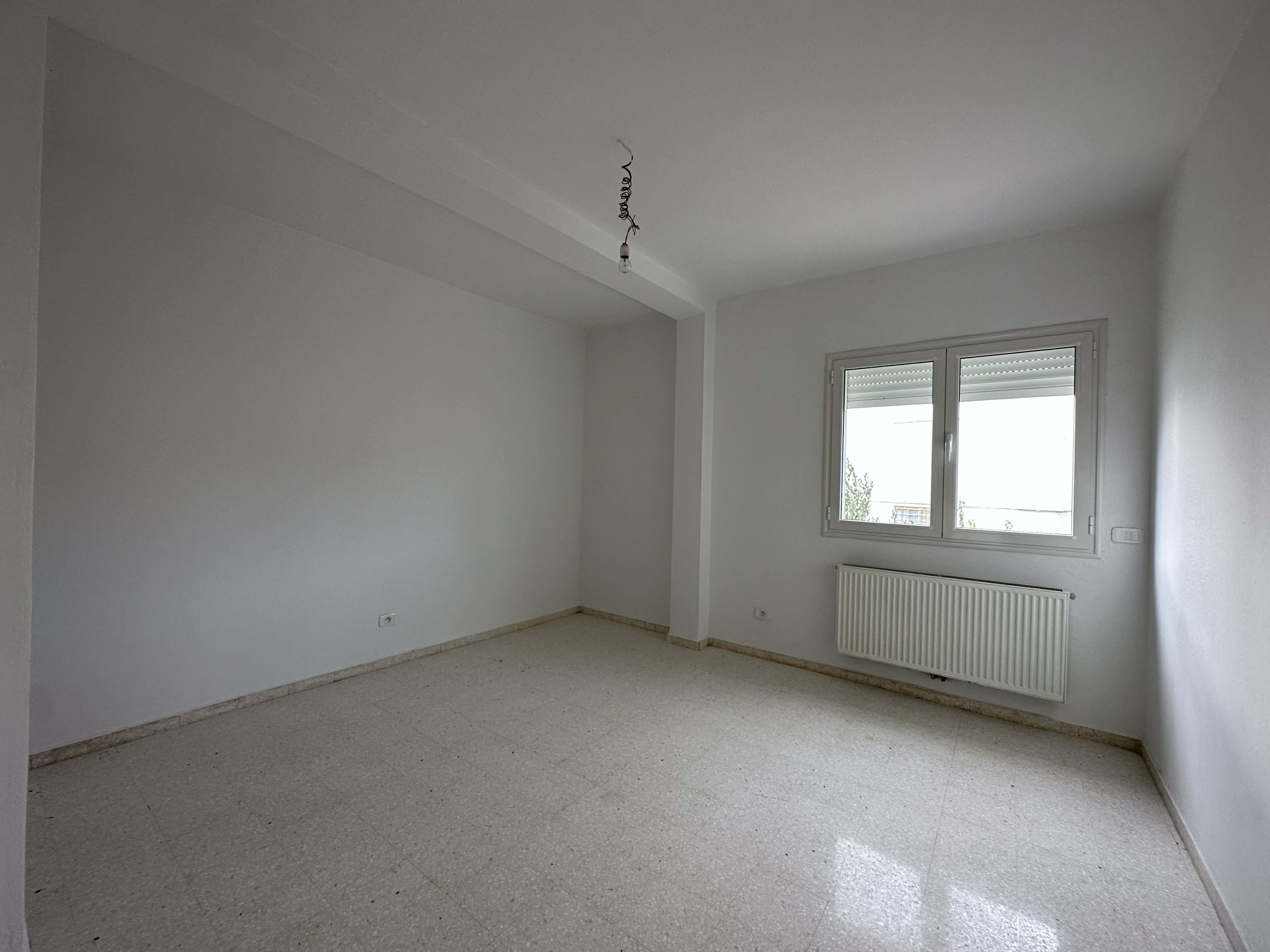 Ariana Ville&nbsp;Riadh Landlous&nbsp;Location&nbsp;Appart. 4 pi�ces&nbsp;Etage de villa s3 neuf � riadh andalous