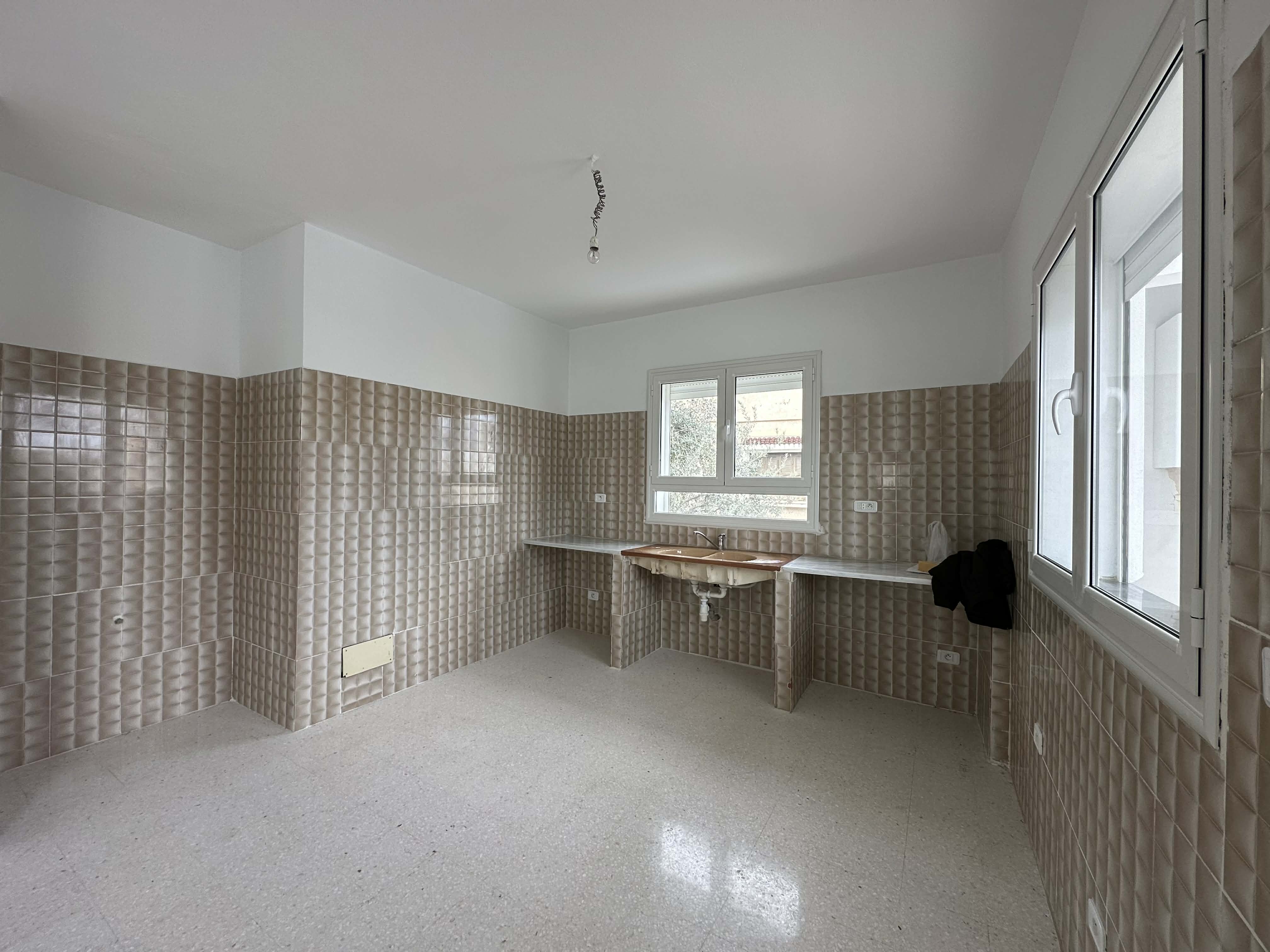 Ariana Ville&nbsp;Riadh Landlous&nbsp;Location&nbsp;Appart. 4 pi�ces&nbsp;Etage de villa s3 neuf � riadh andalous