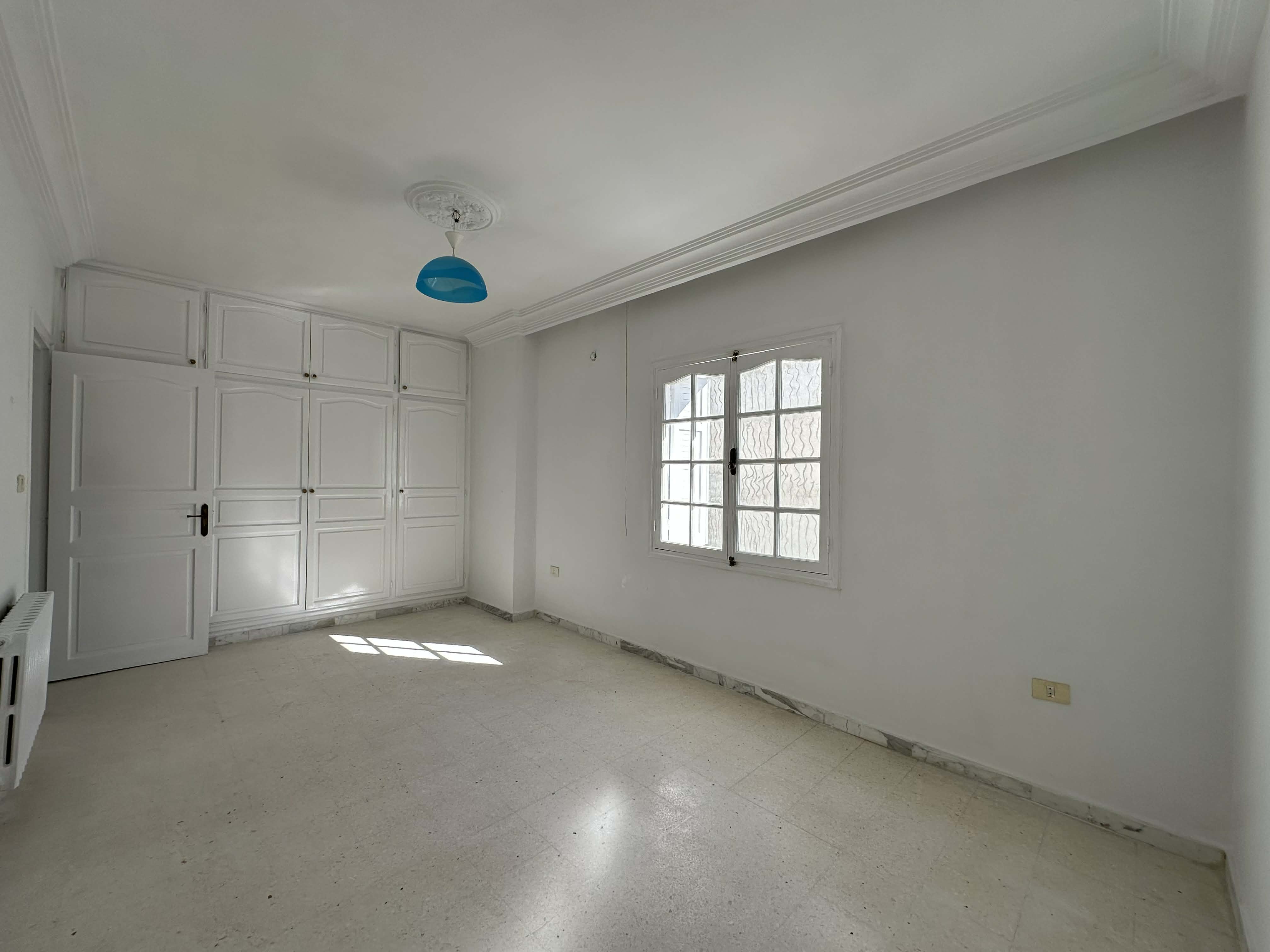 Ariana Ville&nbsp;Cite Ennasr 2&nbsp;Location&nbsp;Appart. 4 pi�ces&nbsp;Etage de villa s3 spacieux � ennasr 2