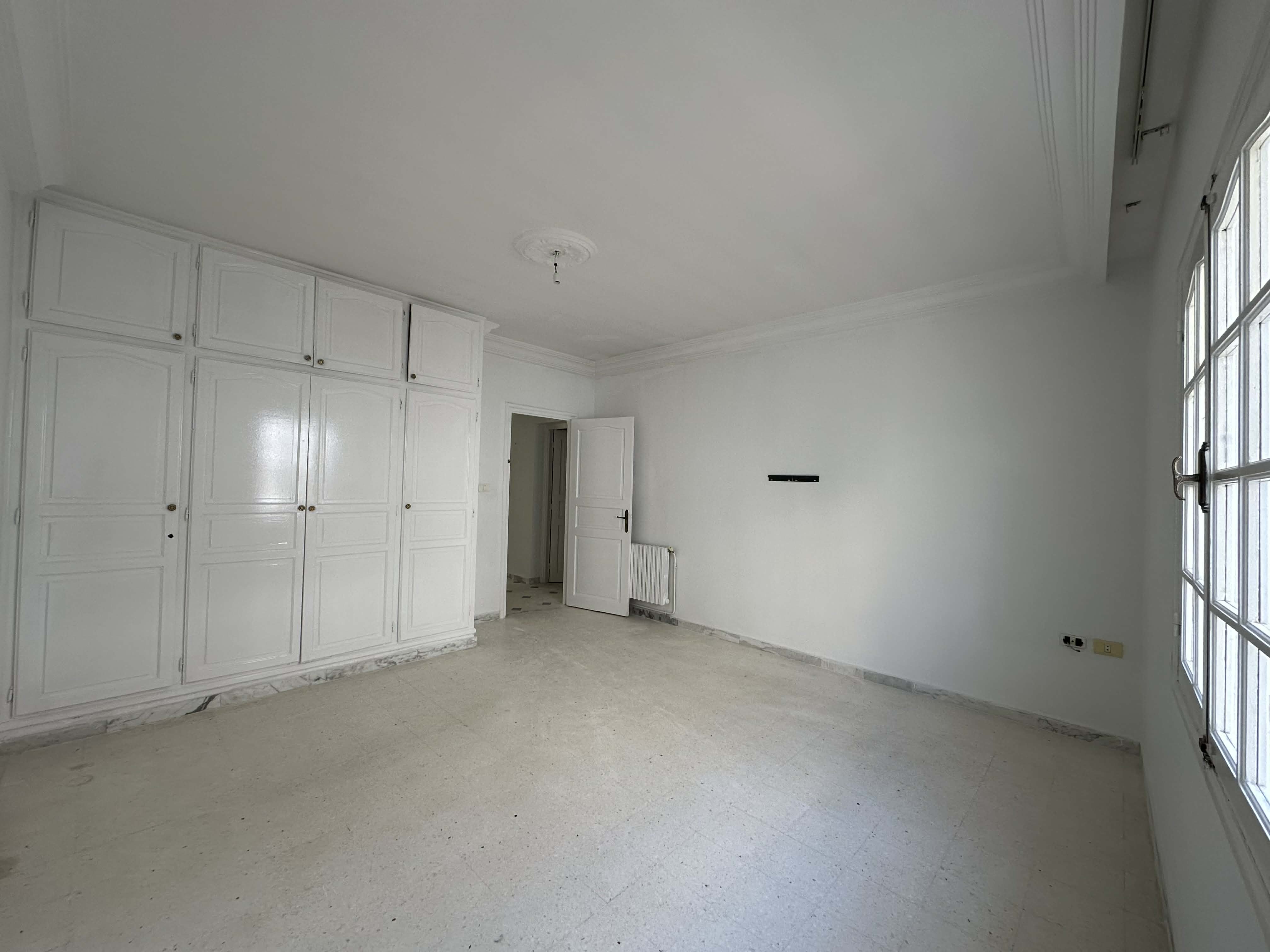 Ariana Ville&nbsp;Cite Ennasr 2&nbsp;Location&nbsp;Appart. 4 pi�ces&nbsp;Etage de villa s3 spacieux � ennasr 2