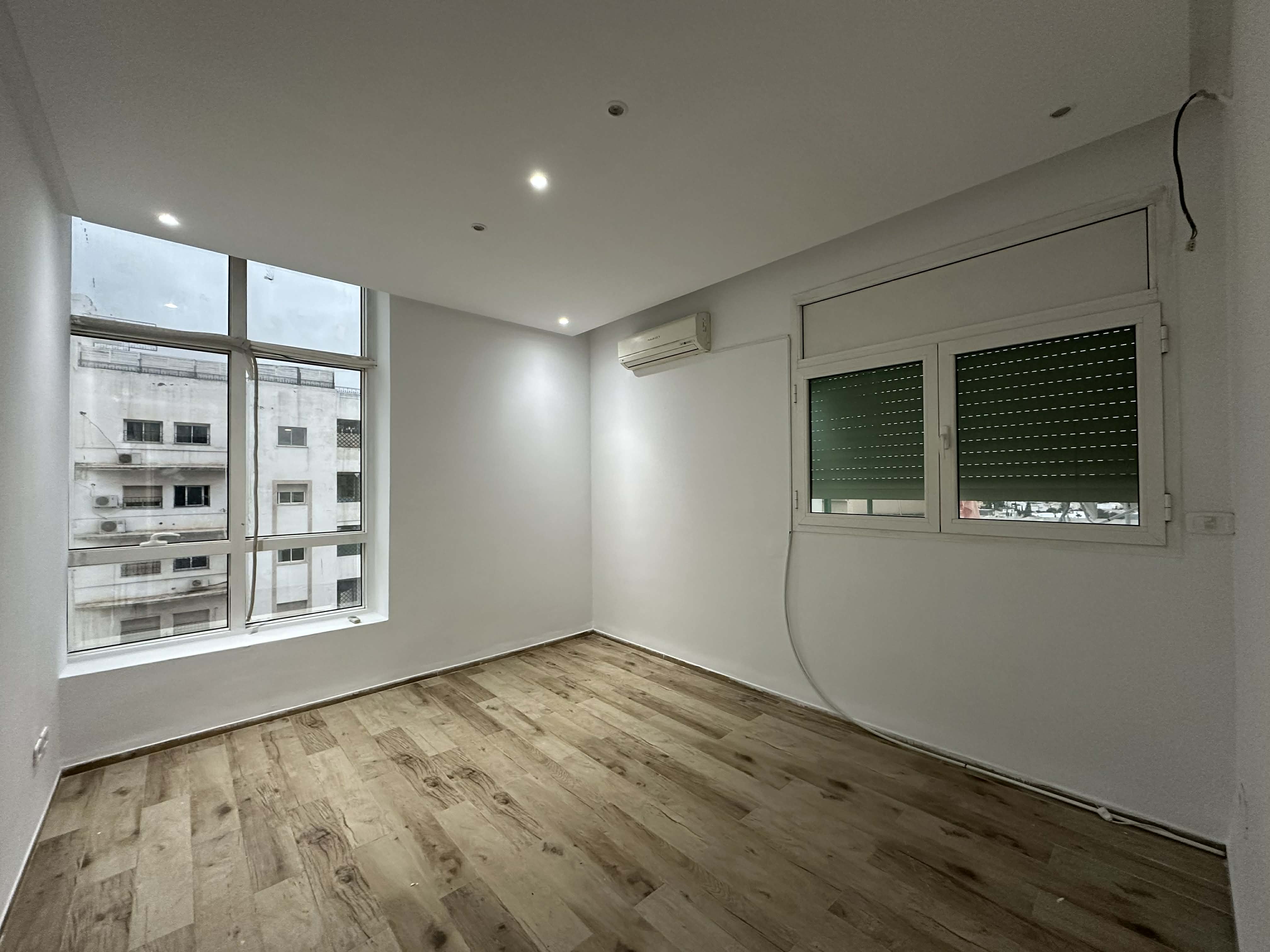 Ariana Ville&nbsp;Cite Ennasr 2&nbsp;Bureaux & Commerces&nbsp;Bureau&nbsp;Bureau a3 avec une terrasse � ennasr 2 hedi nouira