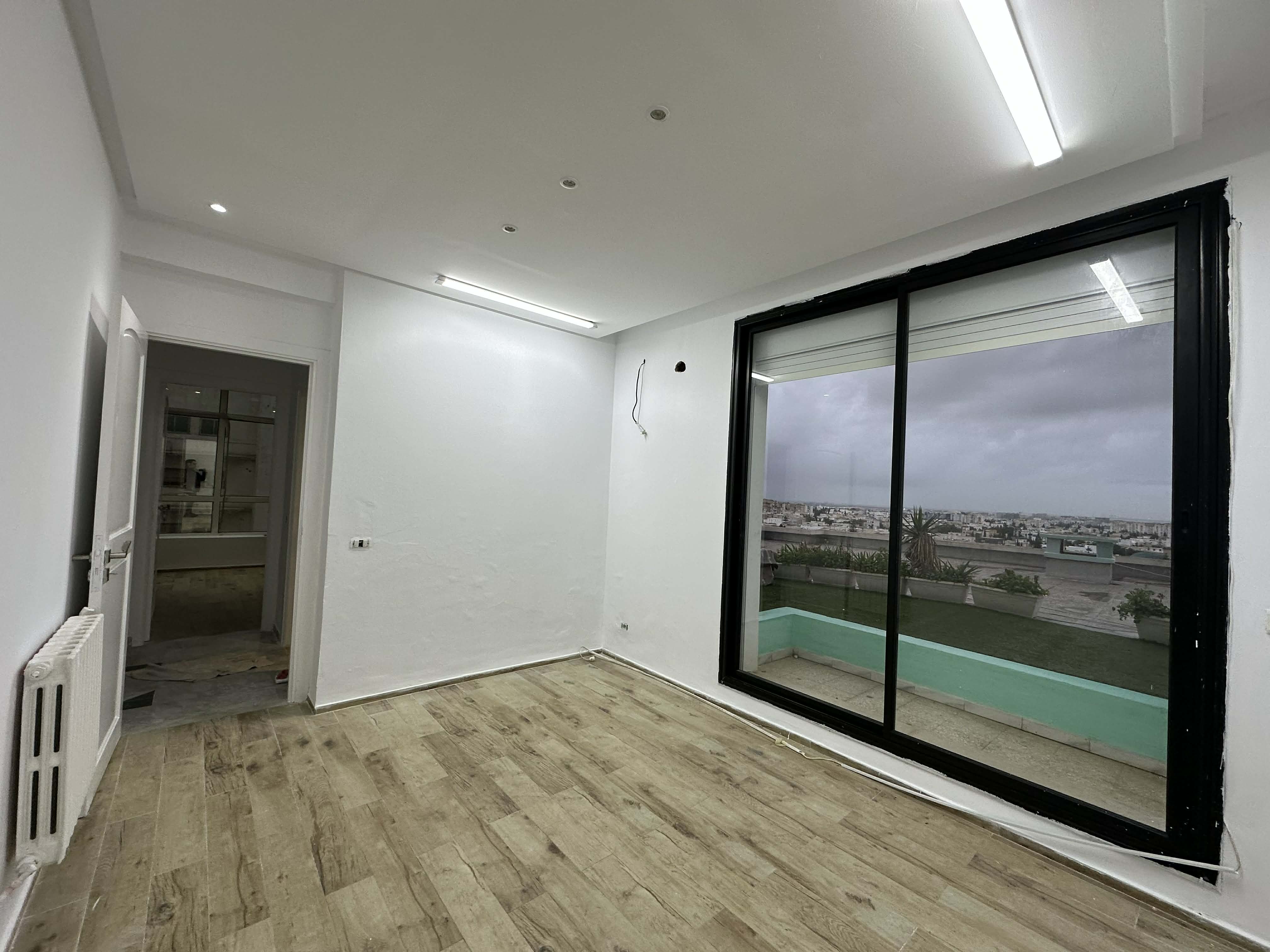 Ariana Ville&nbsp;Cite Ennasr 2&nbsp;Bureaux & Commerces&nbsp;Bureau&nbsp;Bureau a3 avec une terrasse � ennasr 2 hedi nouira