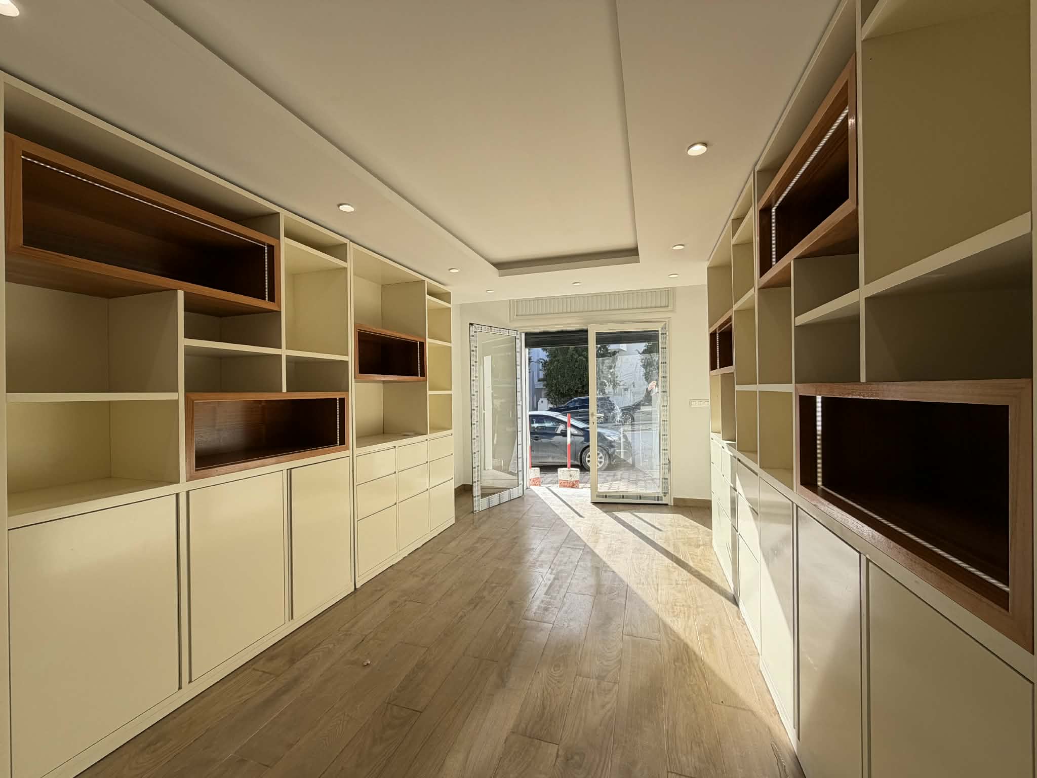 Ariana Ville&nbsp;Cite Ennasr 2&nbsp;Bureaux & Commerces&nbsp;Surfaces&nbsp;Local commercial am�nag� de 40m � ennasr 2