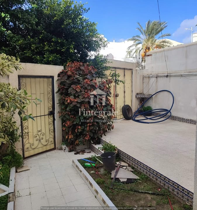 Ariana Ville&nbsp;Cite Ennasr 2&nbsp;Location&nbsp;Maisons&nbsp;S3 r�ez de chauss�e villa avec garage