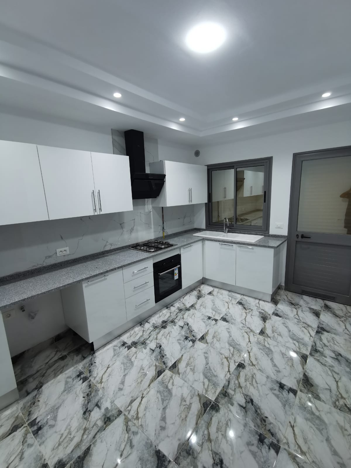 Raoued&nbsp;Cite El Ghazala 1&nbsp;Location&nbsp;Appart. 4 pi�ces&nbsp;Un appart s 3 jamais habit� cit� el ghazela