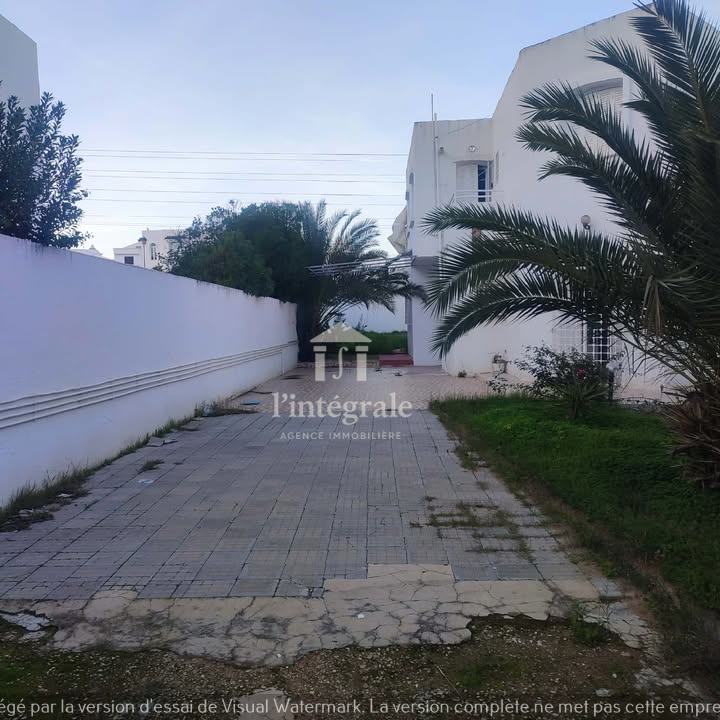 El Menzah&nbsp;El Menzah 9&nbsp;Location&nbsp;Maisons&nbsp;S4 r�ez de chauss�e avec jardin