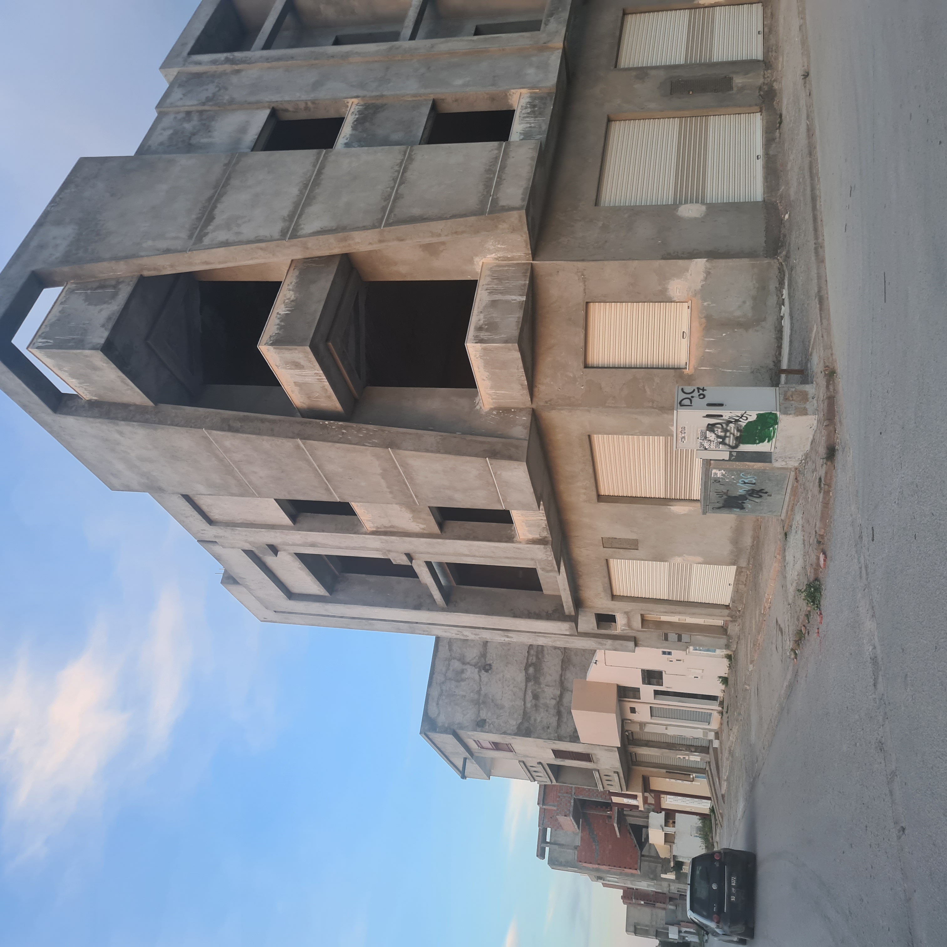 Fouchana&nbsp;Fouchana&nbsp;Bureaux & Commerces&nbsp;Surfaces&nbsp;Opportunit� immeuble semiachev� commerce