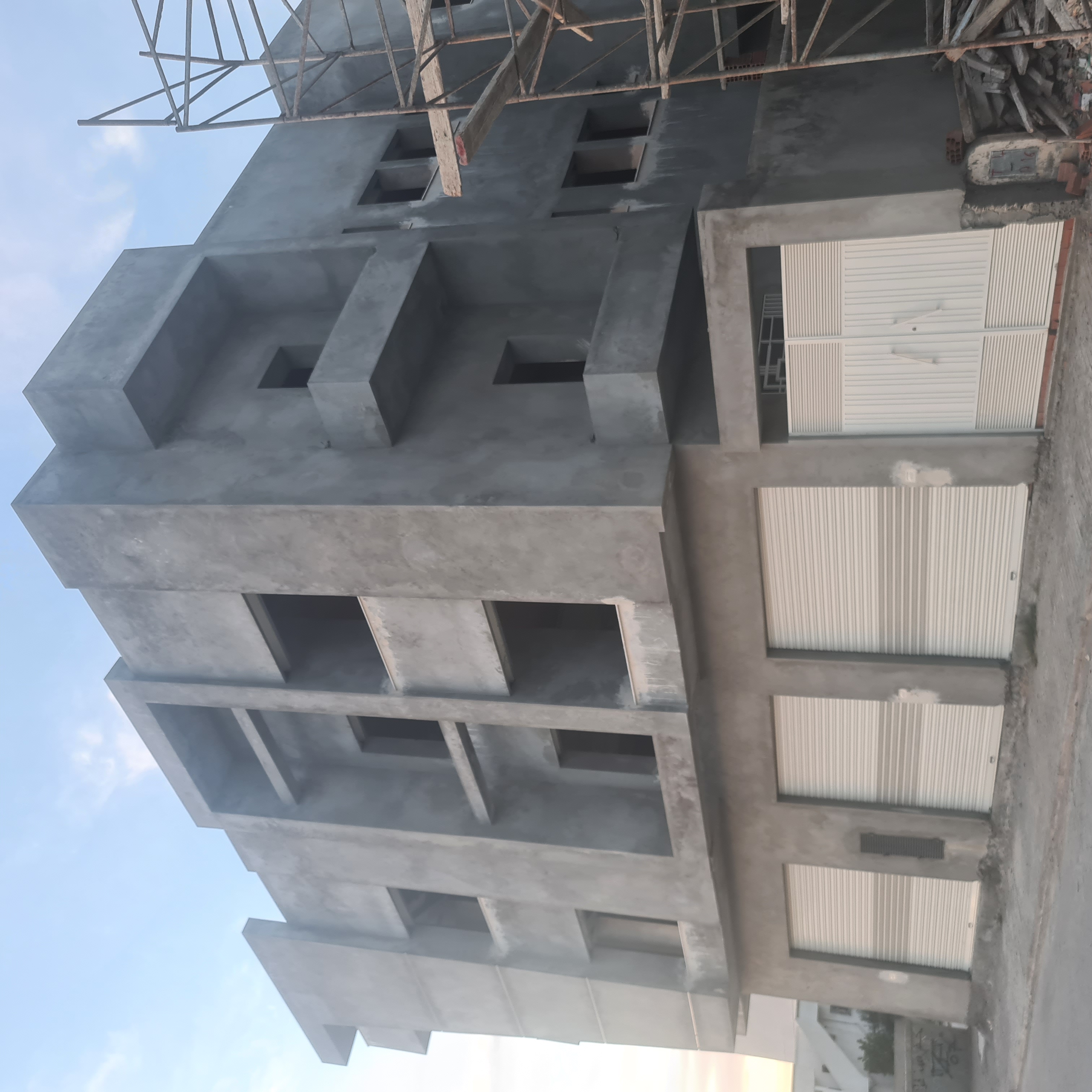 Fouchana&nbsp;Fouchana&nbsp;Bureaux & Commerces&nbsp;Surfaces&nbsp;Opportunit� immeuble semiachev� commerce