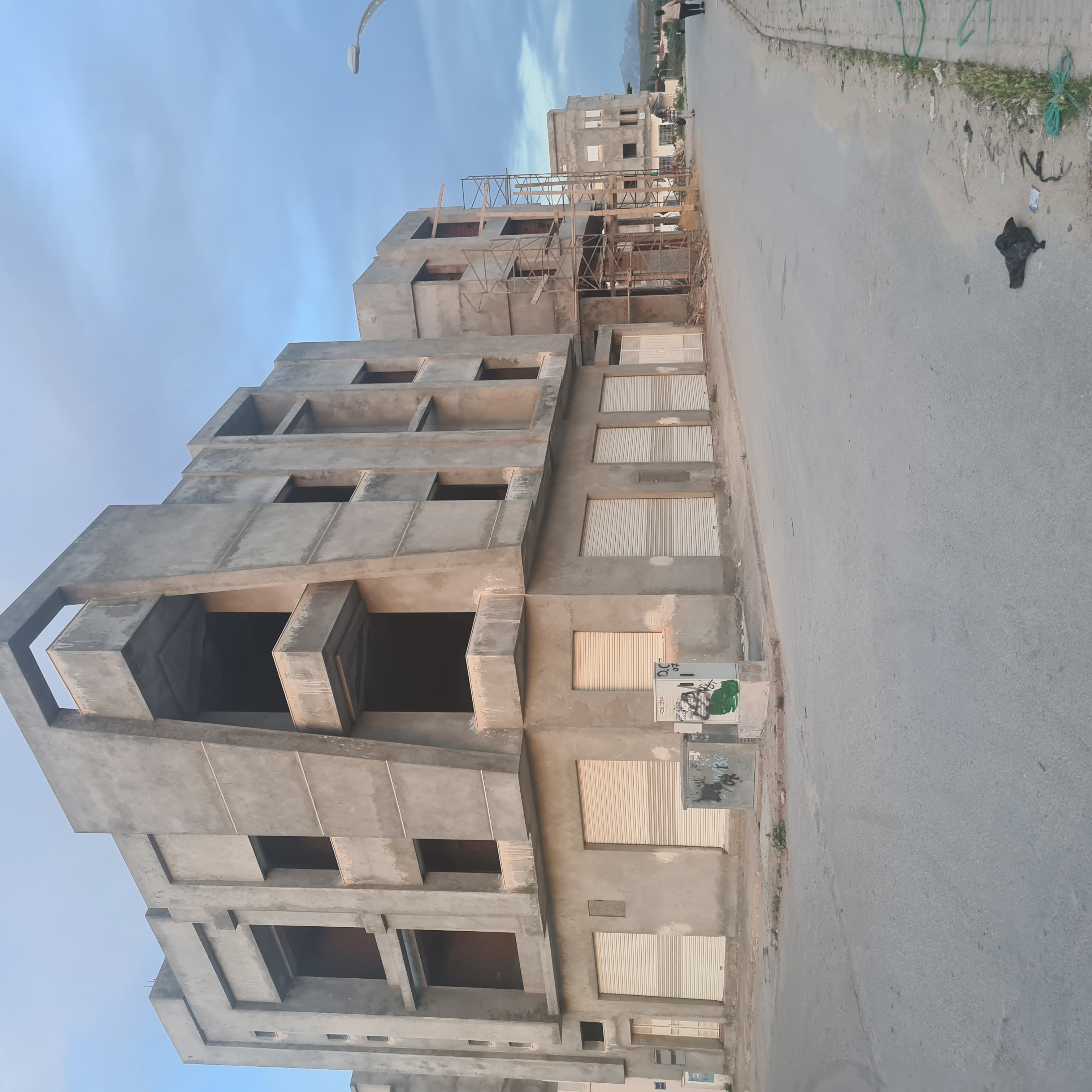 Fouchana&nbsp;Fouchana&nbsp;Bureaux & Commerces&nbsp;Surfaces&nbsp;Opportunit� immeuble semiachev� commerce