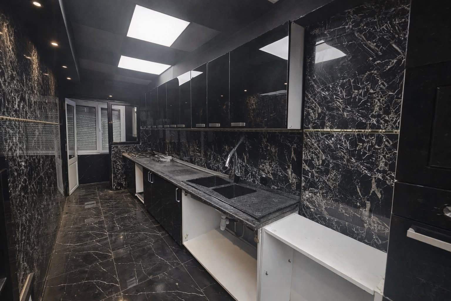 Ariana Ville&nbsp;Riadh Landlous&nbsp;Vente&nbsp;Appart. 4 pi�ces&nbsp;S4 rdc 600 md riadh el andalous