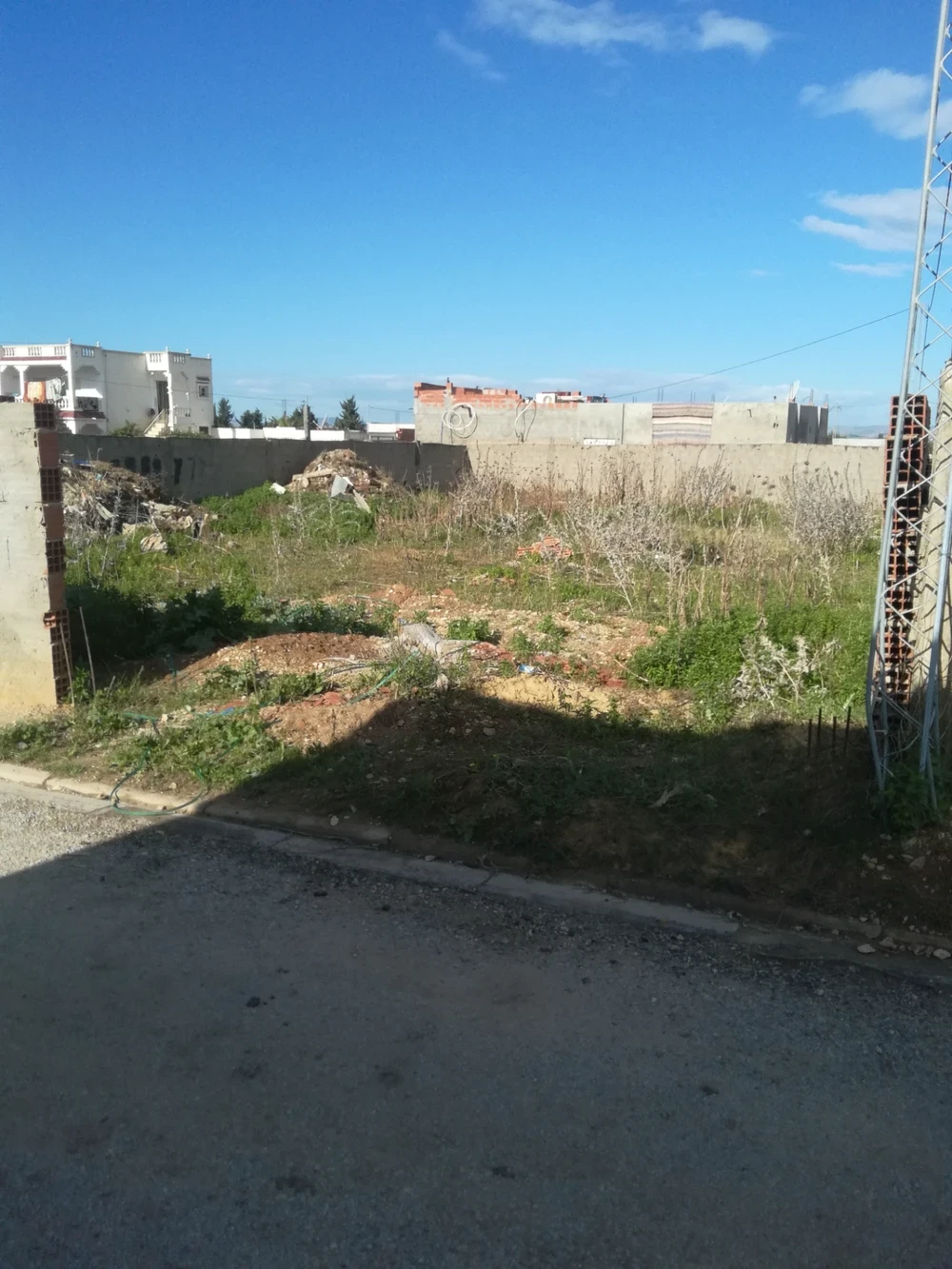 Raoued&nbsp;Borj Touil&nbsp;Terrain&nbsp;Terrain nu&nbsp;Bonne occasion