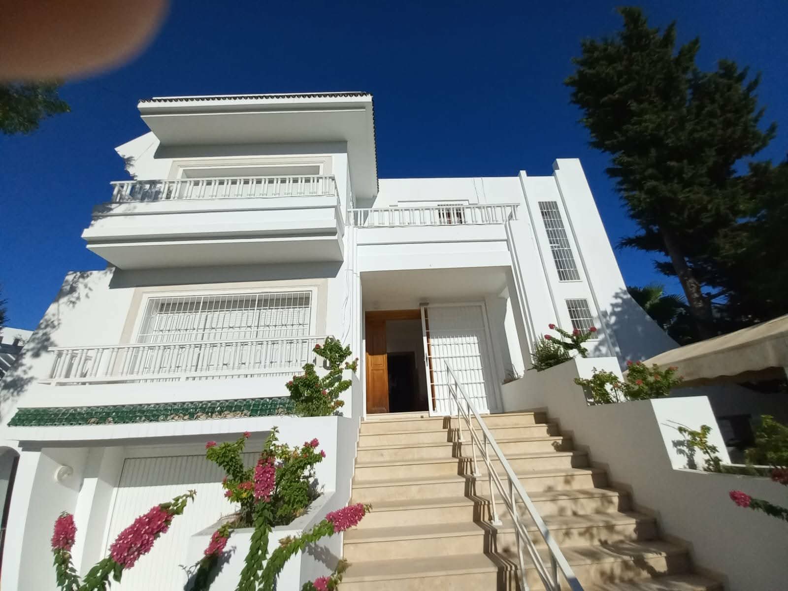 El Menzah&nbsp;El Menzah 9&nbsp;Bureaux & Commerces&nbsp;Bureau&nbsp;Villa bureautique 4500 d menzah 9a