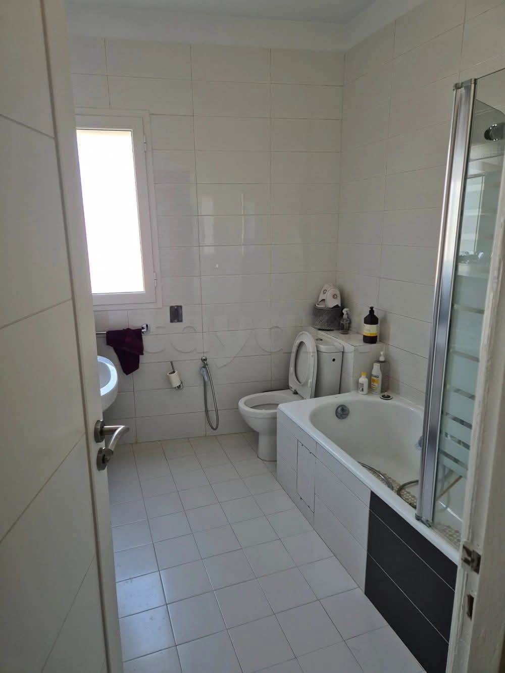 Mnihla&nbsp;Jardins d'el Menzah&nbsp;Location&nbsp;Appart. 5 pi�ces+&nbsp;S4 1750 jardin del menzah 2