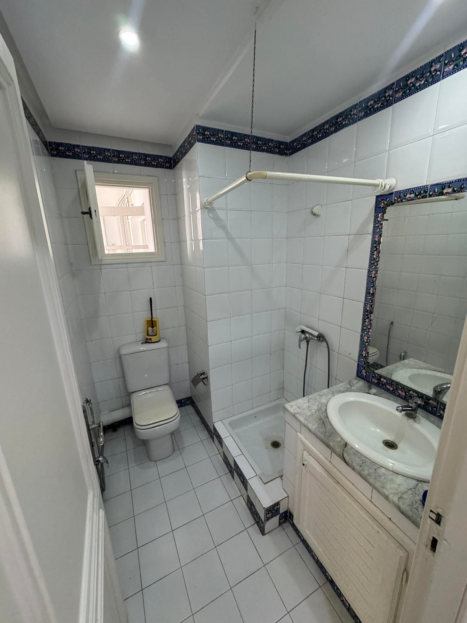 Ariana Ville&nbsp;Cite Ennasr 2&nbsp;Location&nbsp;Appart. 4 pi�ces&nbsp;S3 vide ou meuble dinars a ennasr 1