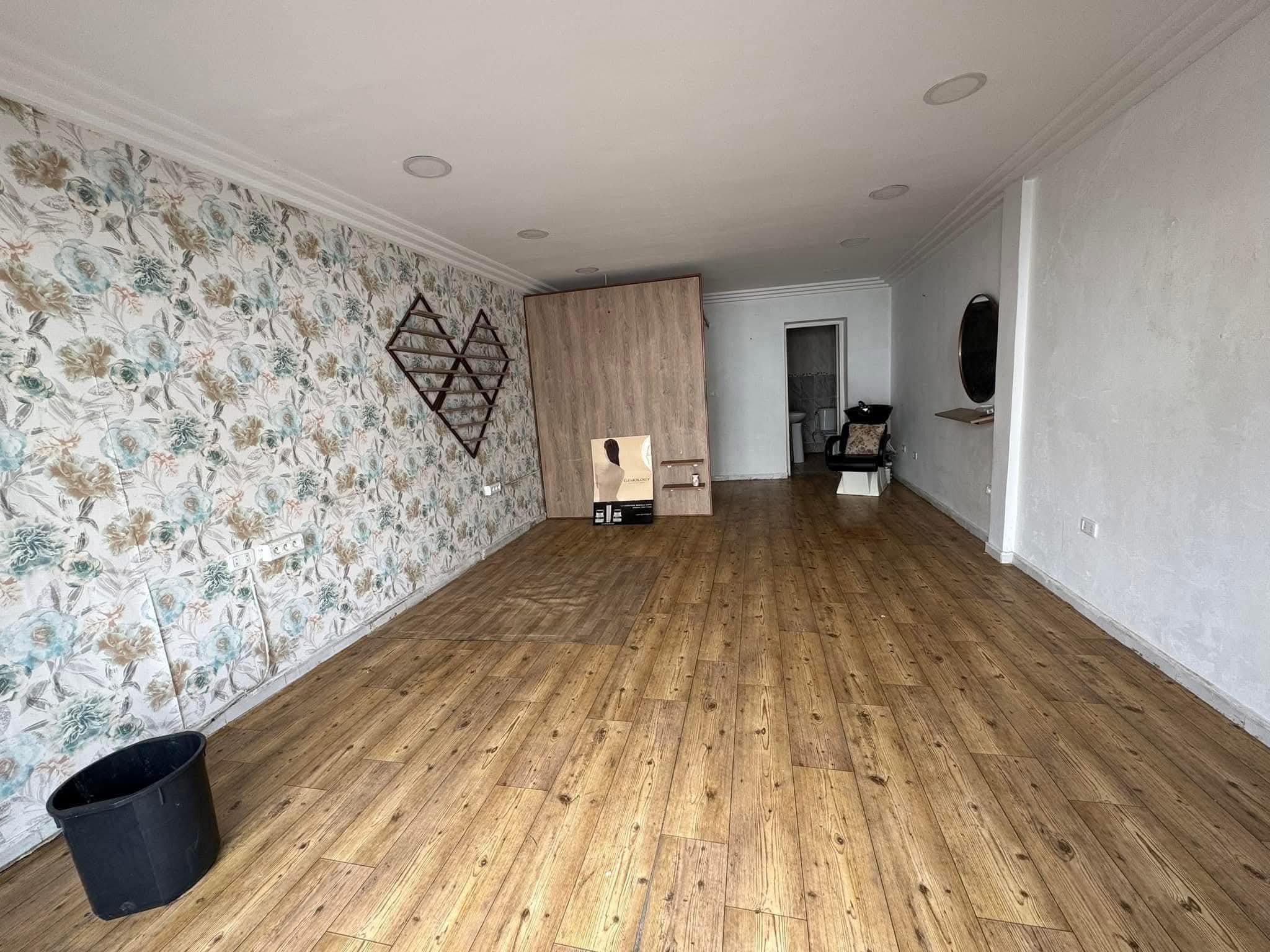 Ariana Ville&nbsp;Cite El Intissar 2&nbsp;Location&nbsp;Appart. 1 pi�ce&nbsp;Local commercial g�rance libre 1200 d ennasr 2