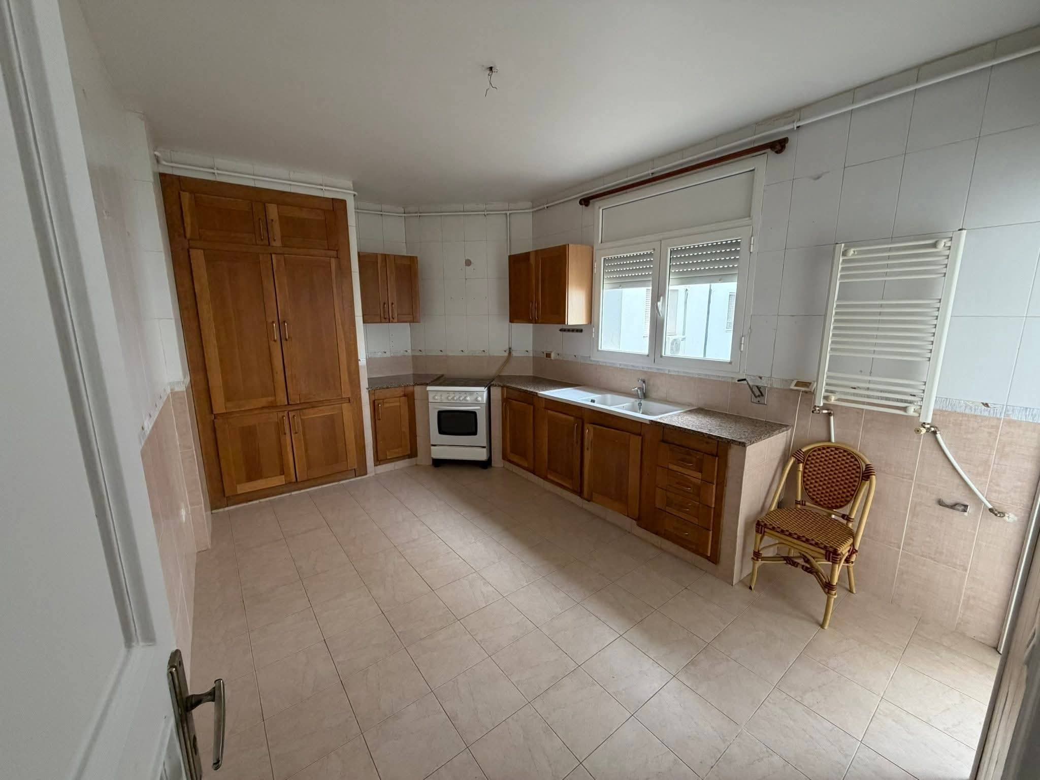 Ariana Ville&nbsp;Riadh Landlous&nbsp;Location&nbsp;Appart. 4 pi�ces&nbsp;S3 1350 riadh andalous