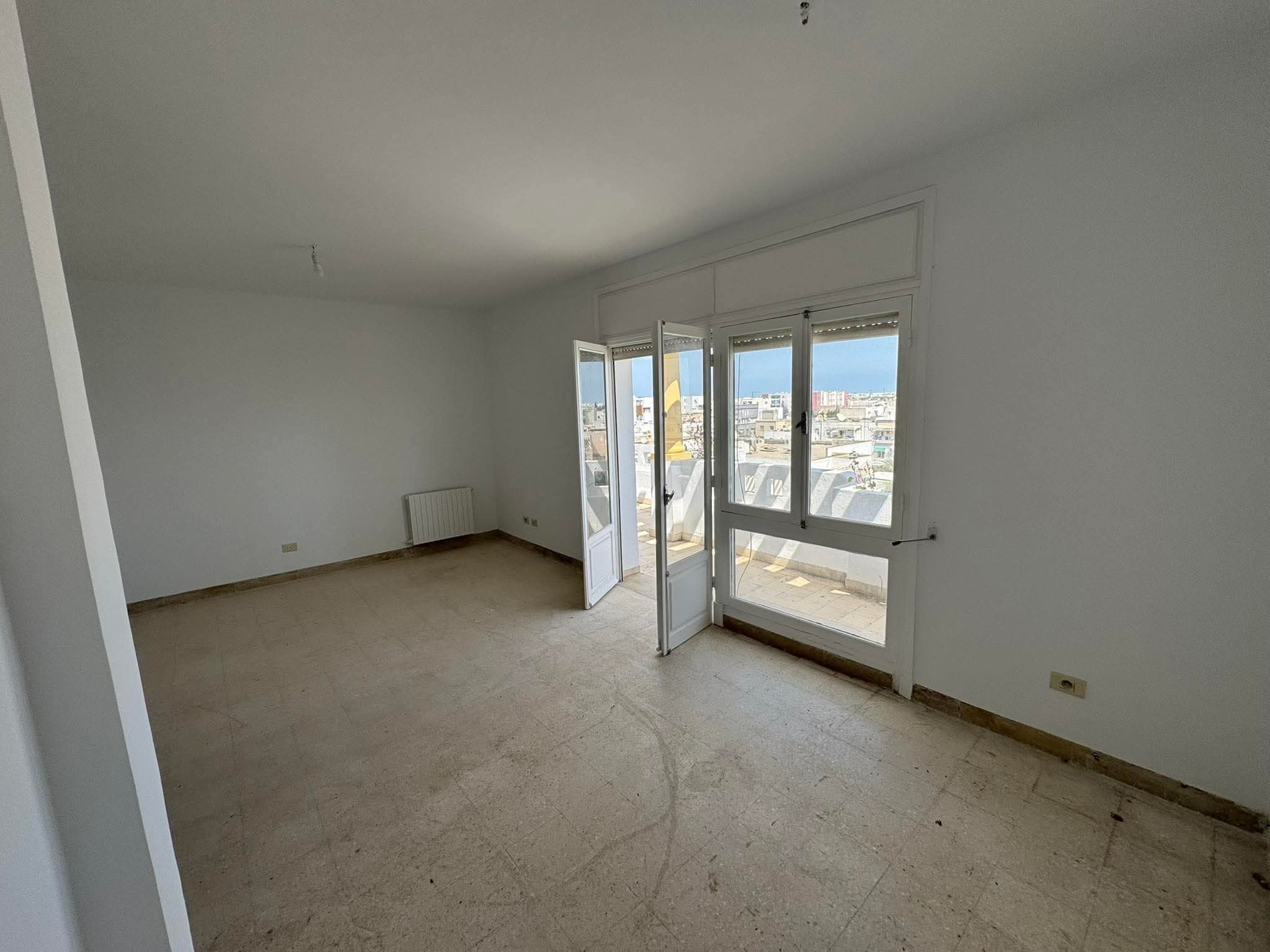 La Soukra&nbsp;Cite Hedi Nouira&nbsp;Location&nbsp;Appart. 4 pi�ces&nbsp;S3 hedi nouira ariana  750 d