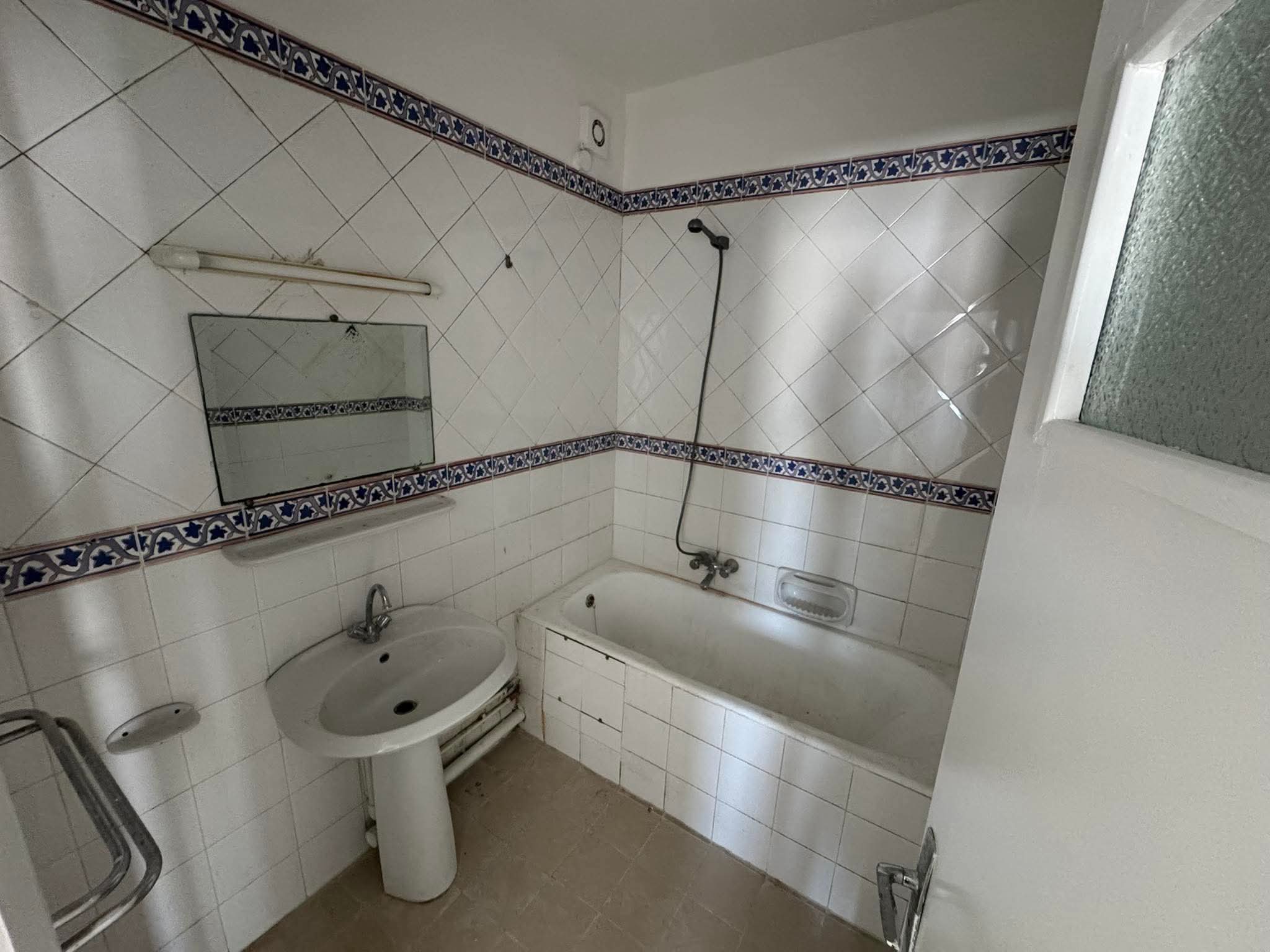 La Soukra&nbsp;Cite Hedi Nouira&nbsp;Location&nbsp;Appart. 4 pi�ces&nbsp;S3 hedi nouira ariana  750 d